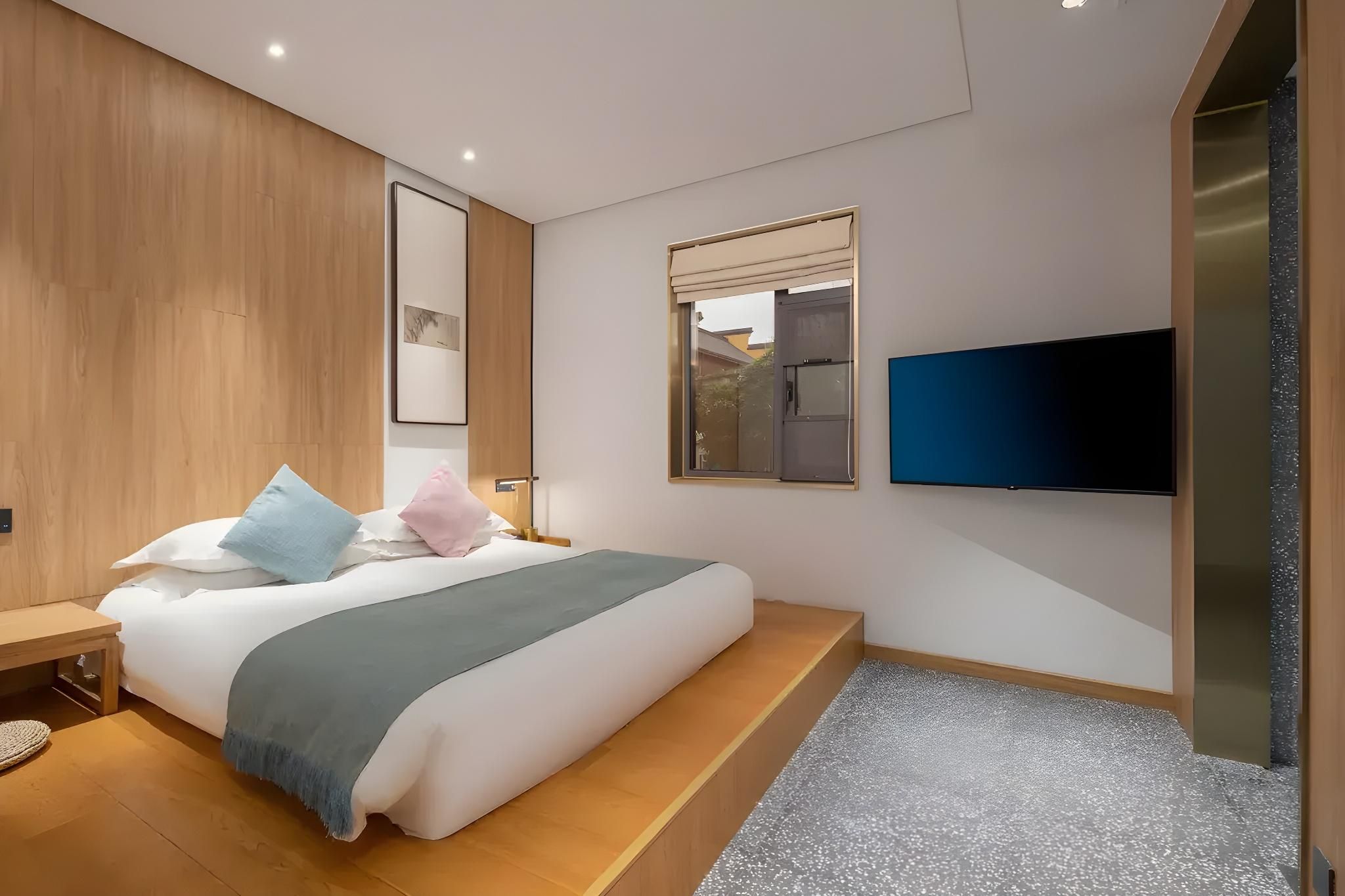 Tatami Queen Room