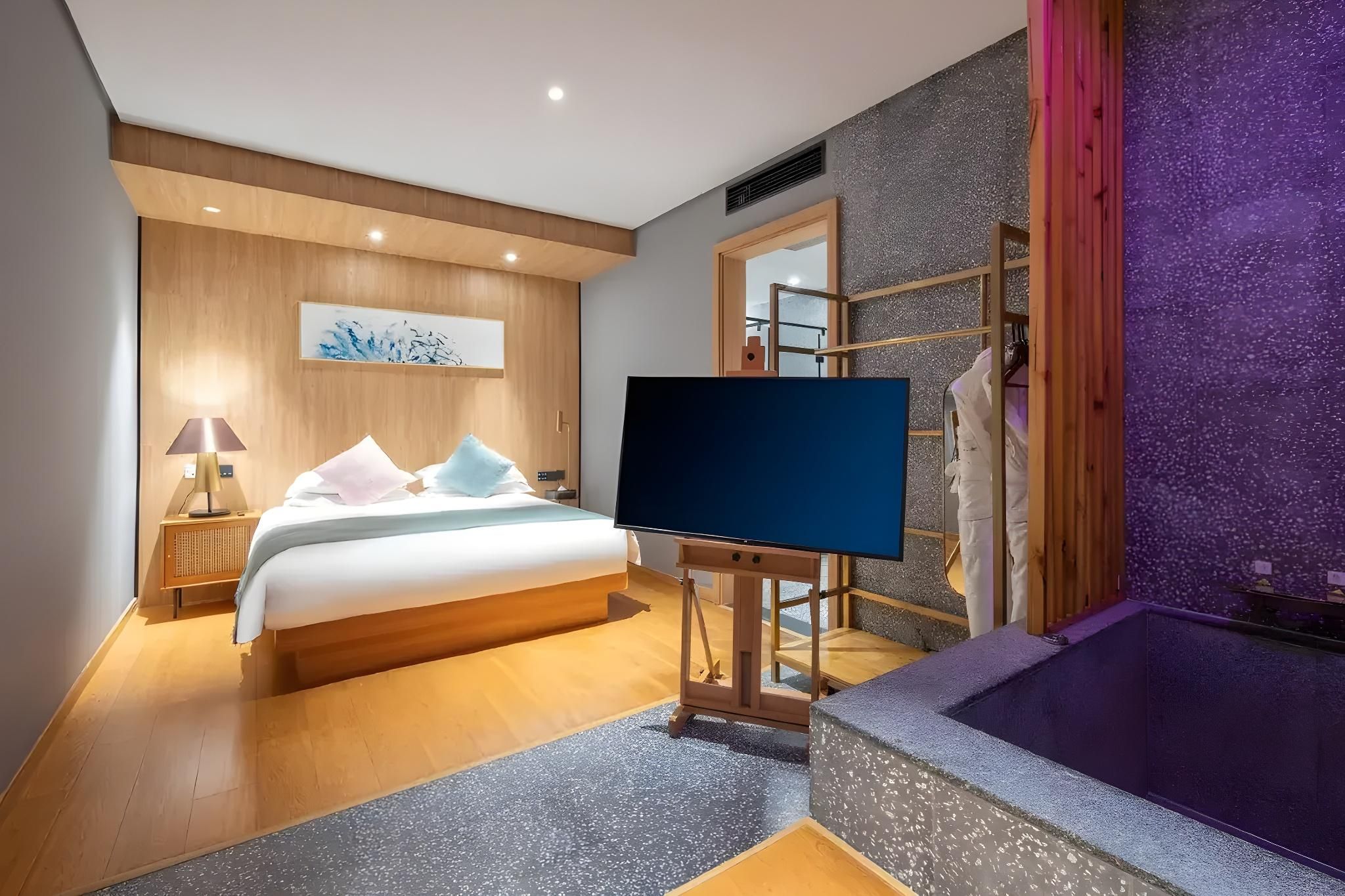 Feature Queen Room