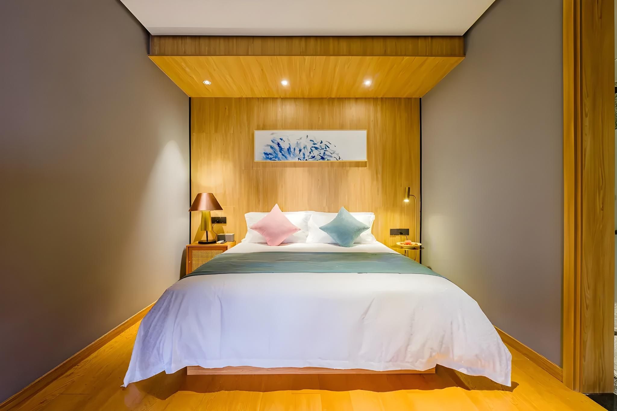 Feature Queen Room