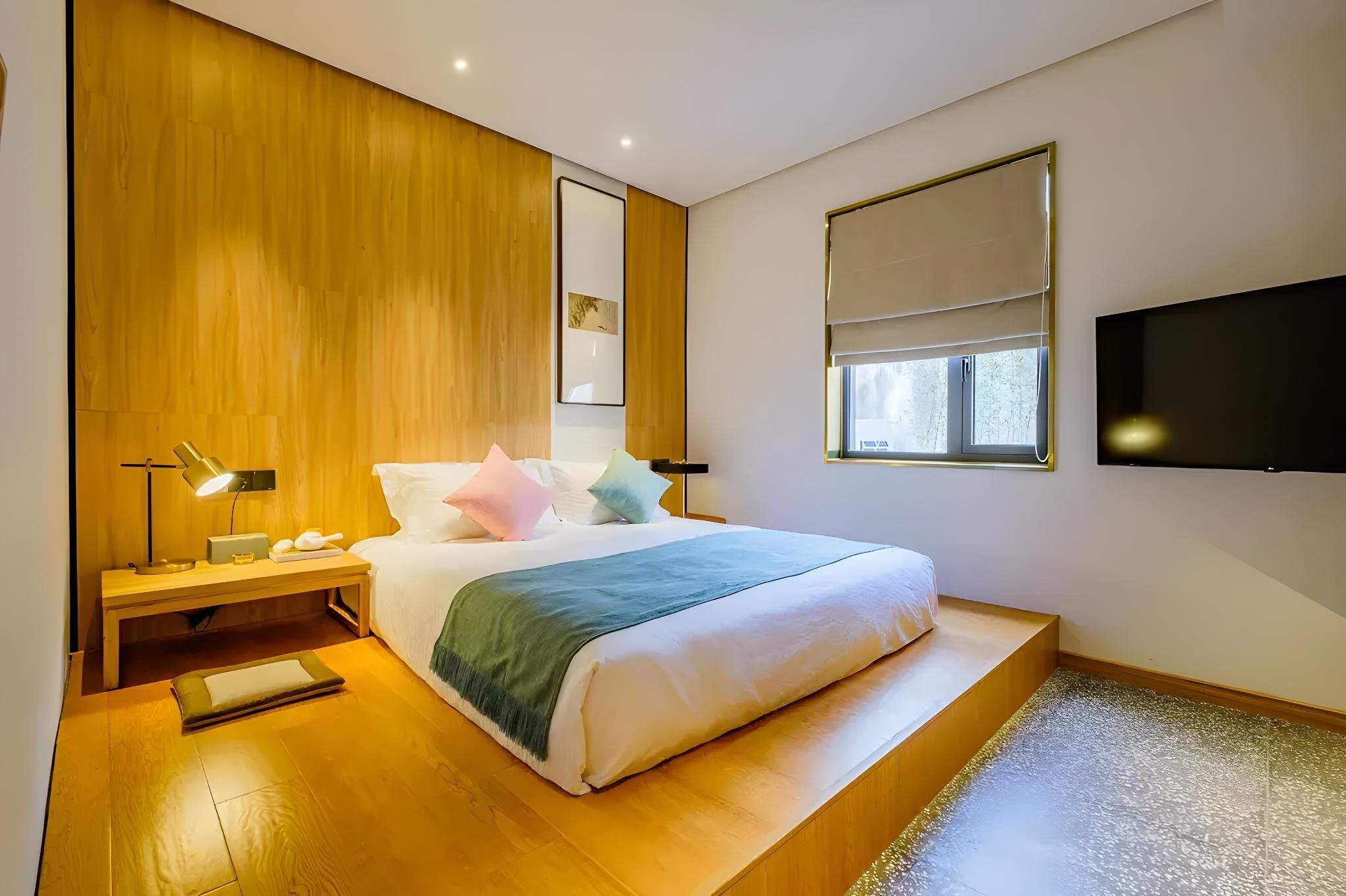 Tatami Queen Room