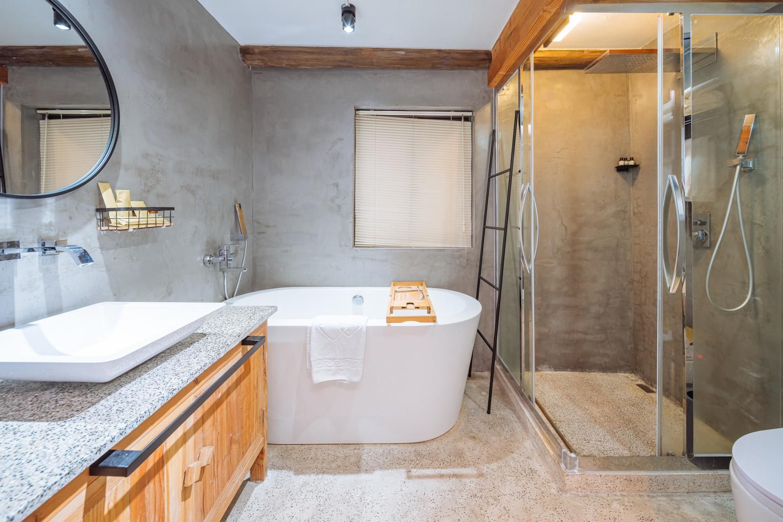 Floral Hotel Zerunju Light Luxury Guesthouse Queen 2