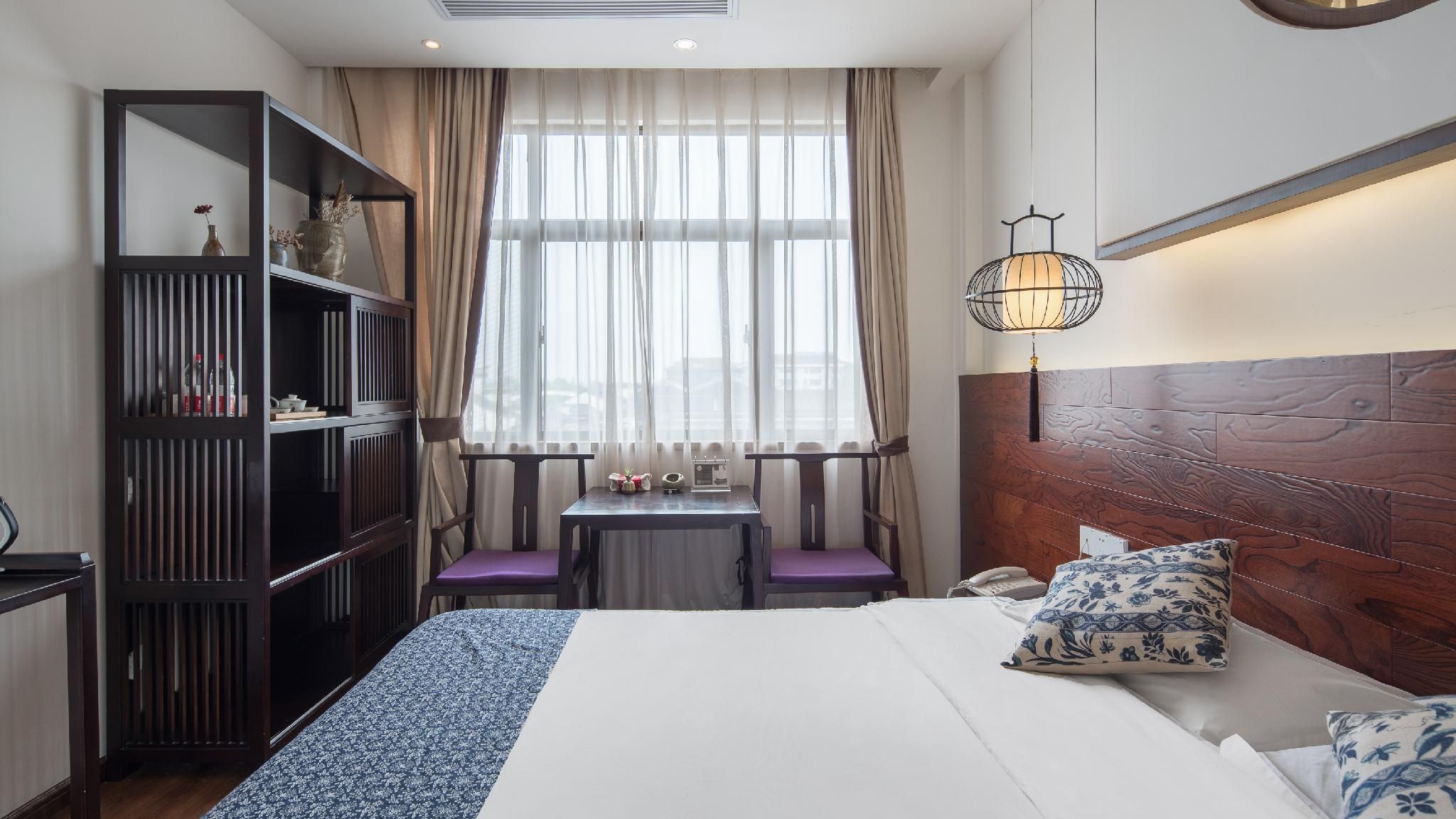 View King Bed