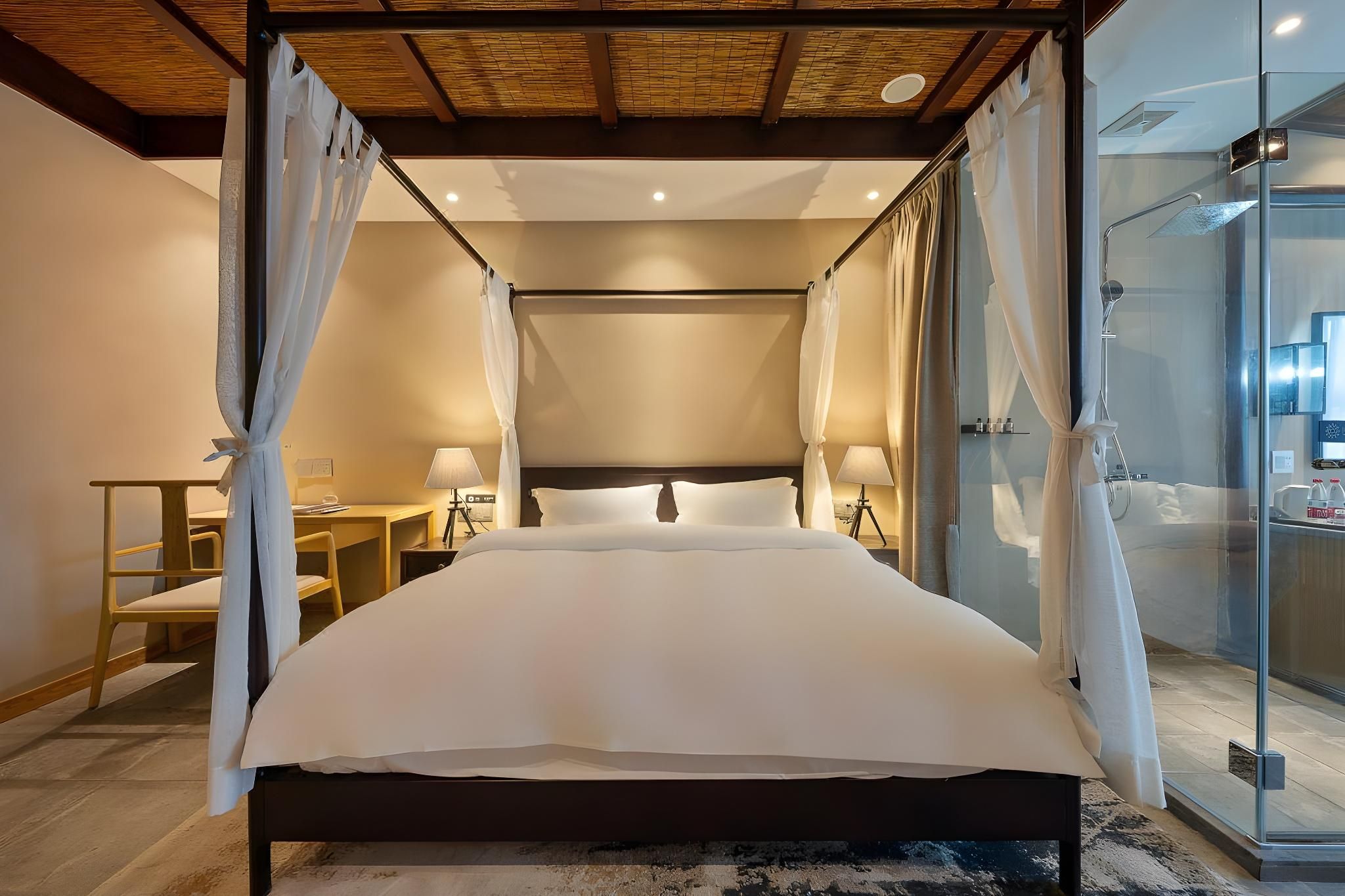 Queen Room with Air Conditioning