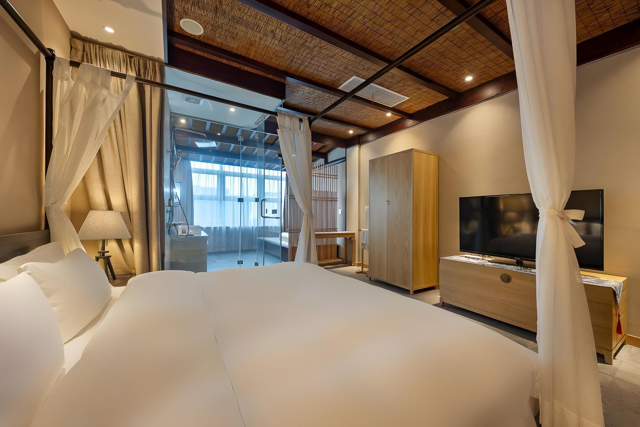 Queen Room with Air Conditioning