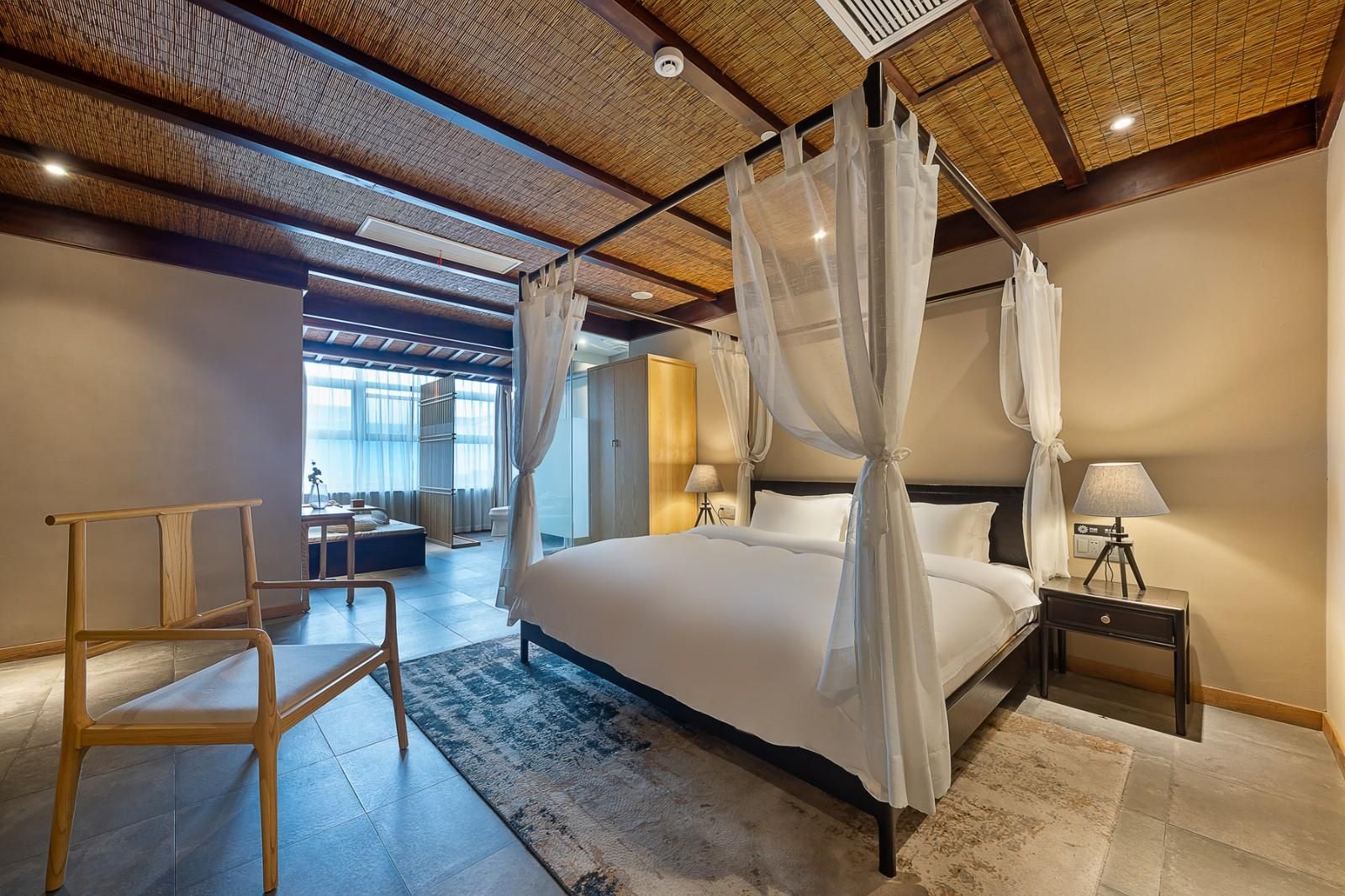Huazhu - Room With Bed