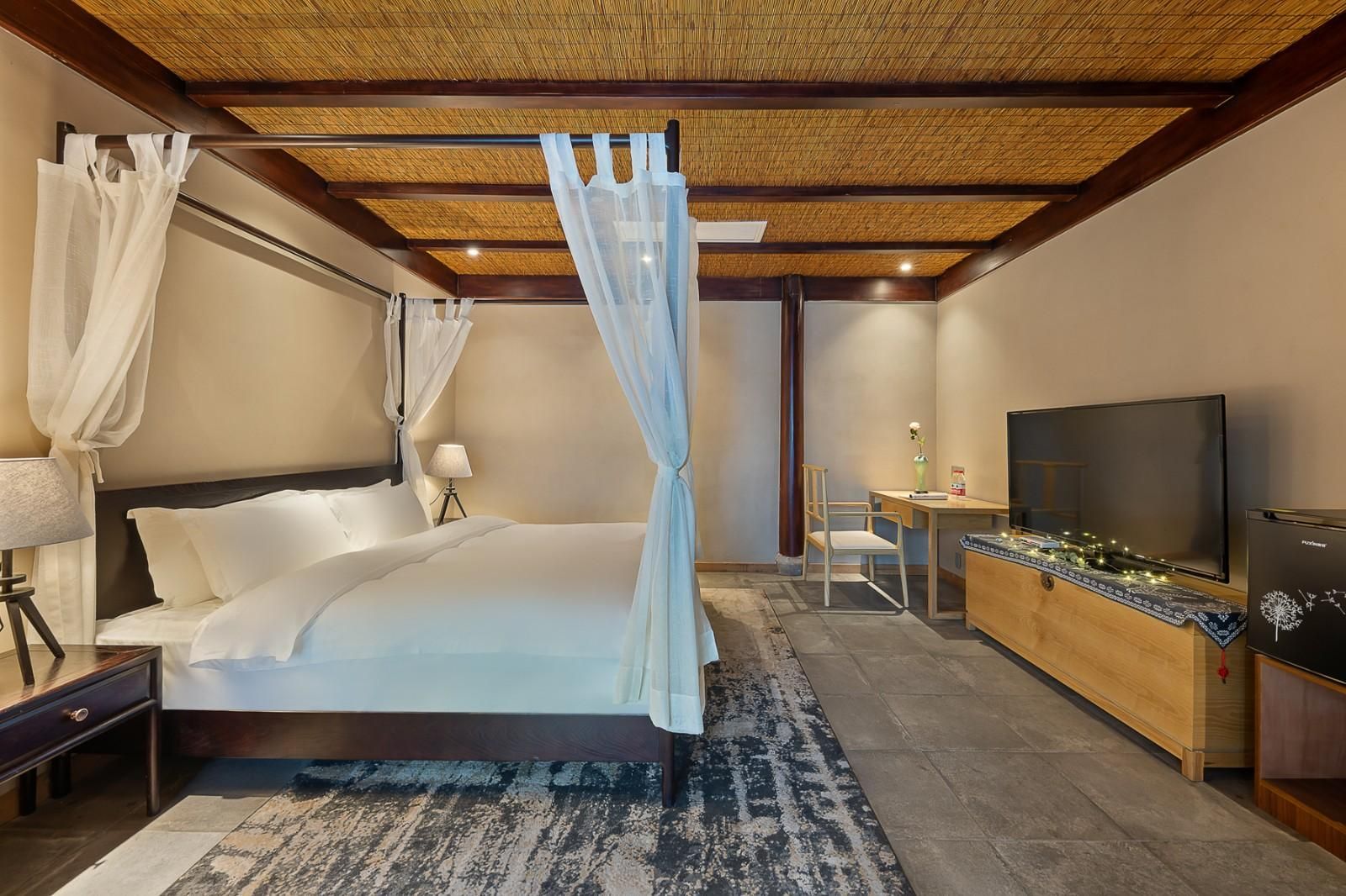 Huazhu - Room With Bed