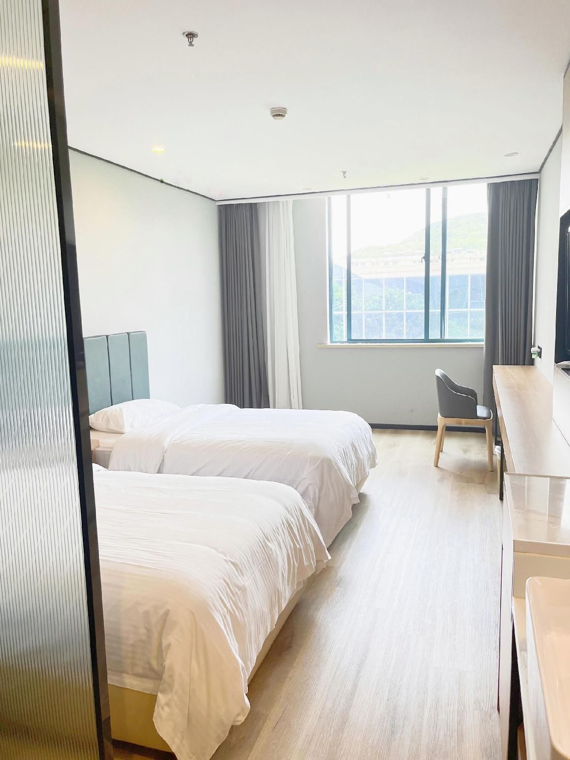 Twin Business Room