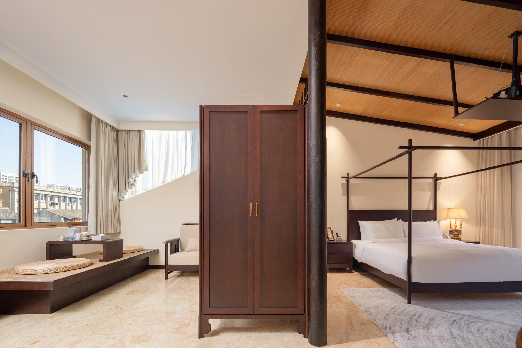 Light and Extravagant Double Room - Movie Included