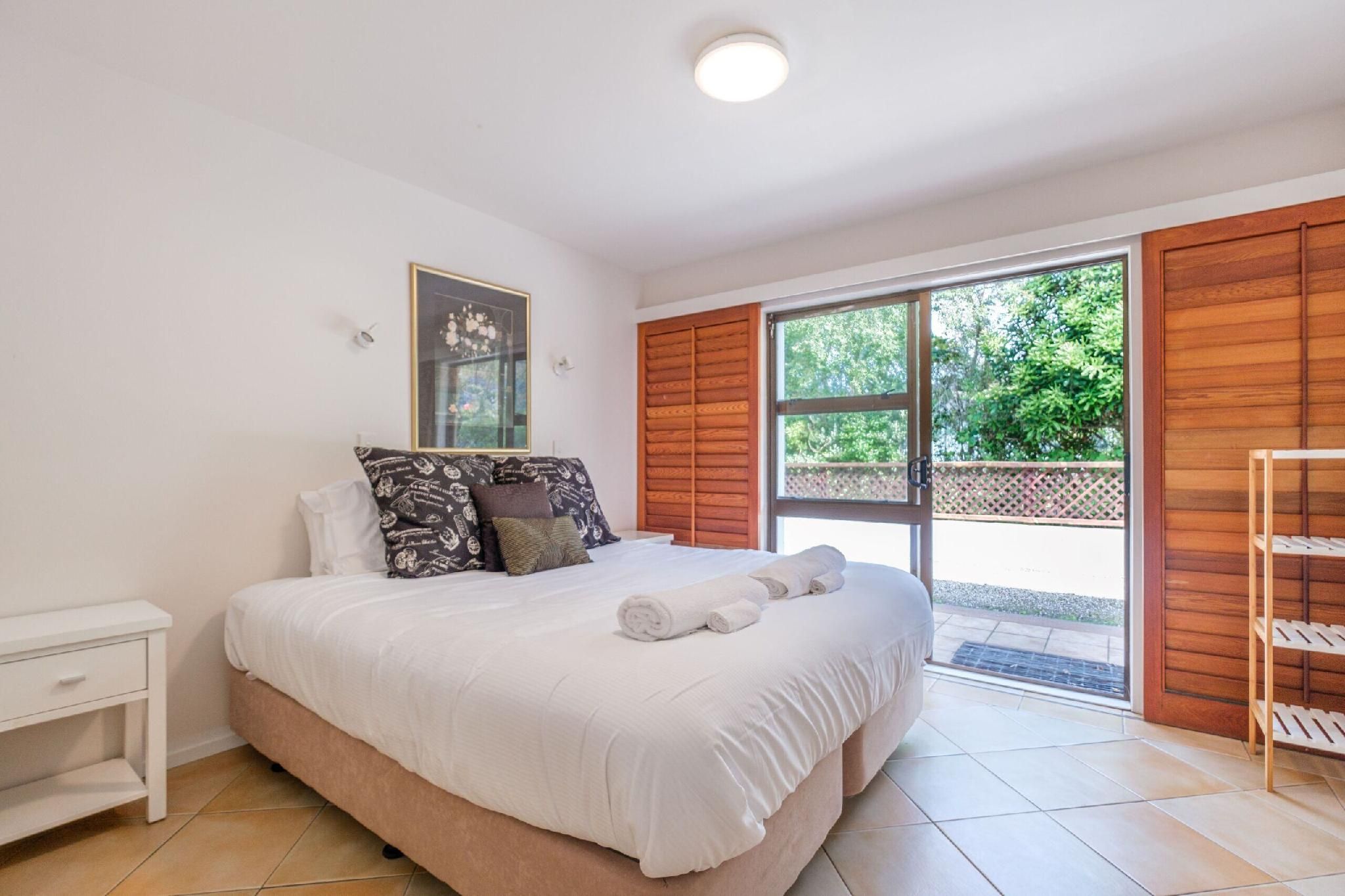 Courtyard 3 Bedroom 2 Bathroom Apartment