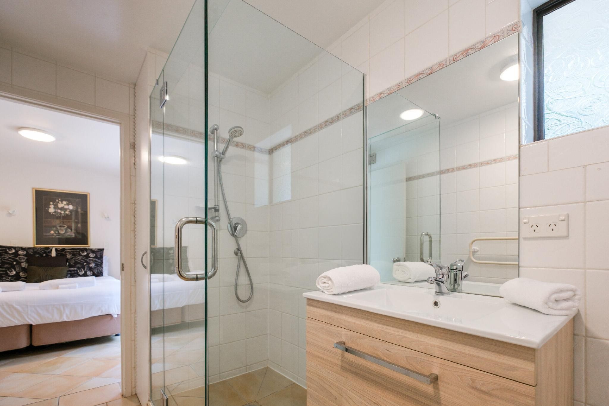 Courtyard 3 Bedroom 2 Bathroom Apartment