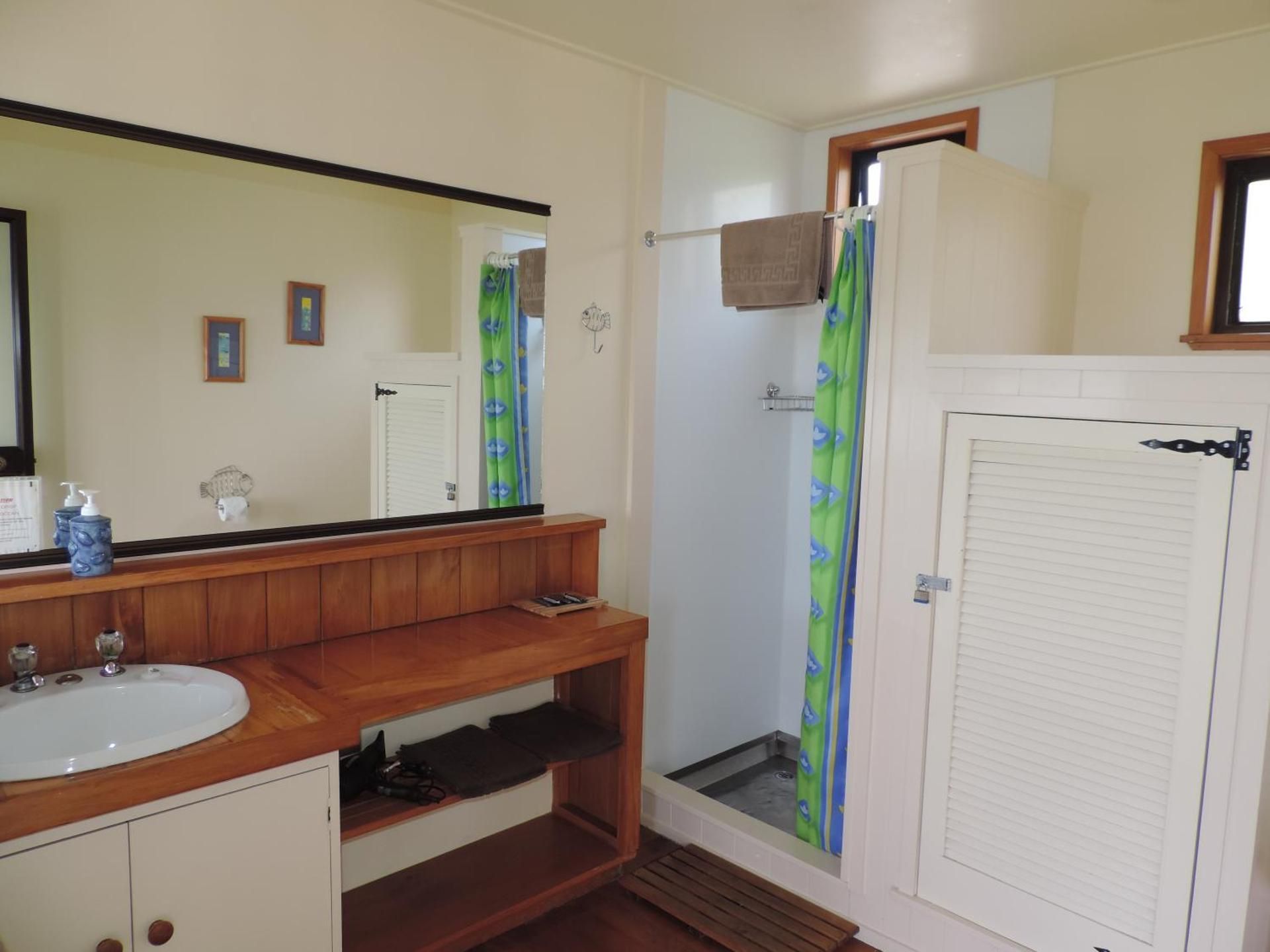 Budget Double Room 3 - Shared Bathroom 