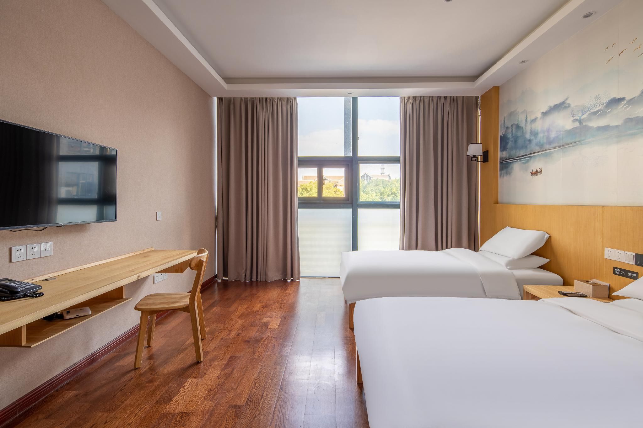 Family Room with Nature - Kid-Friendly