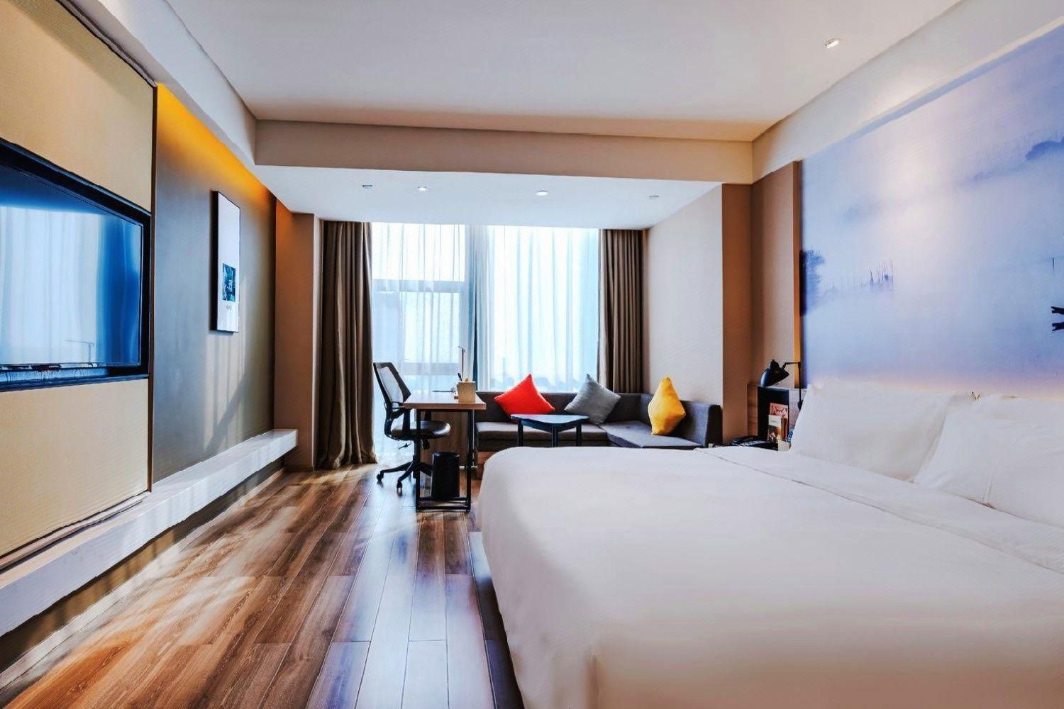 Superior King Room With View