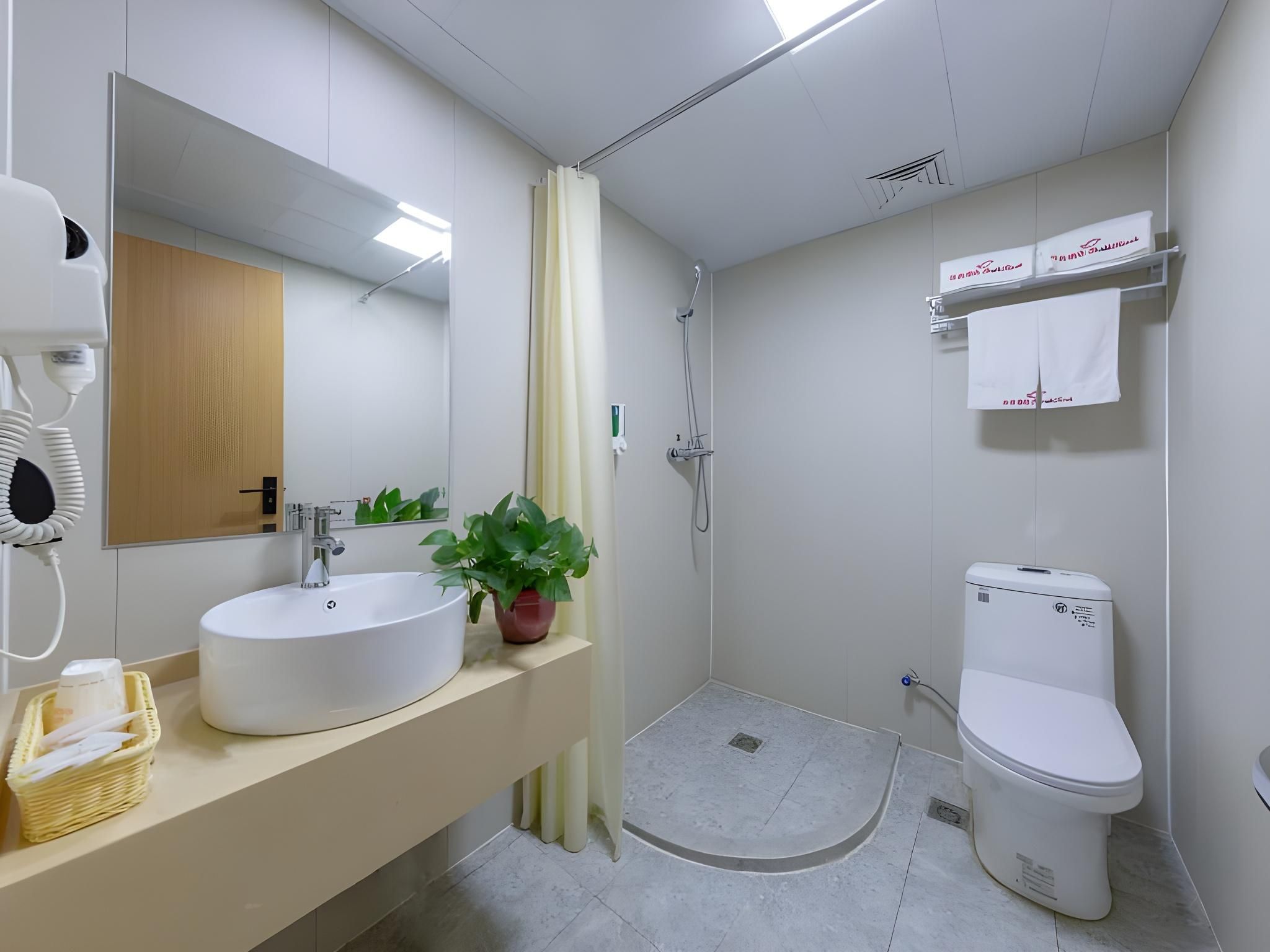 Business Queen Room