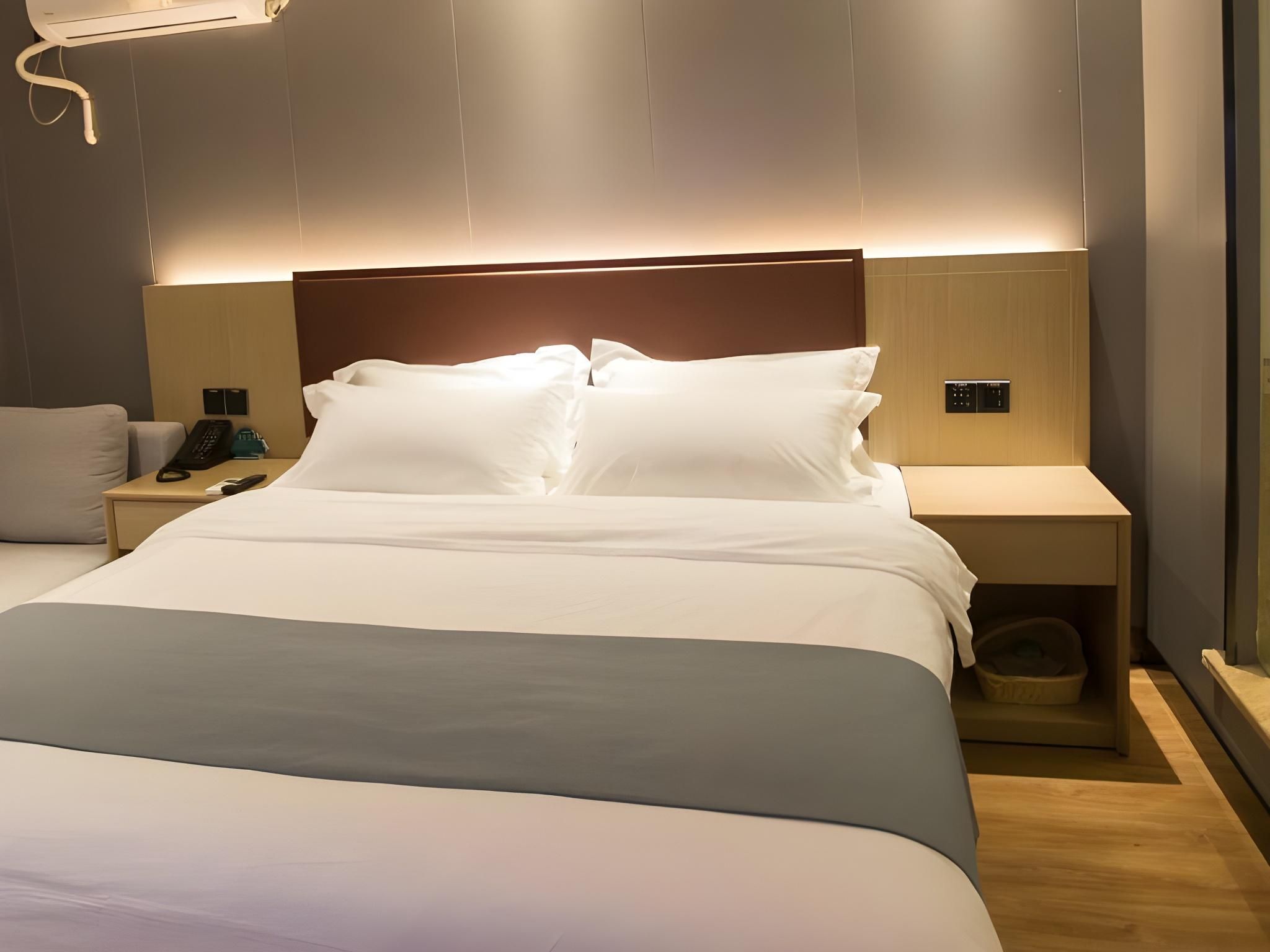 GYA 1 Bed Room, 1.8M Bed