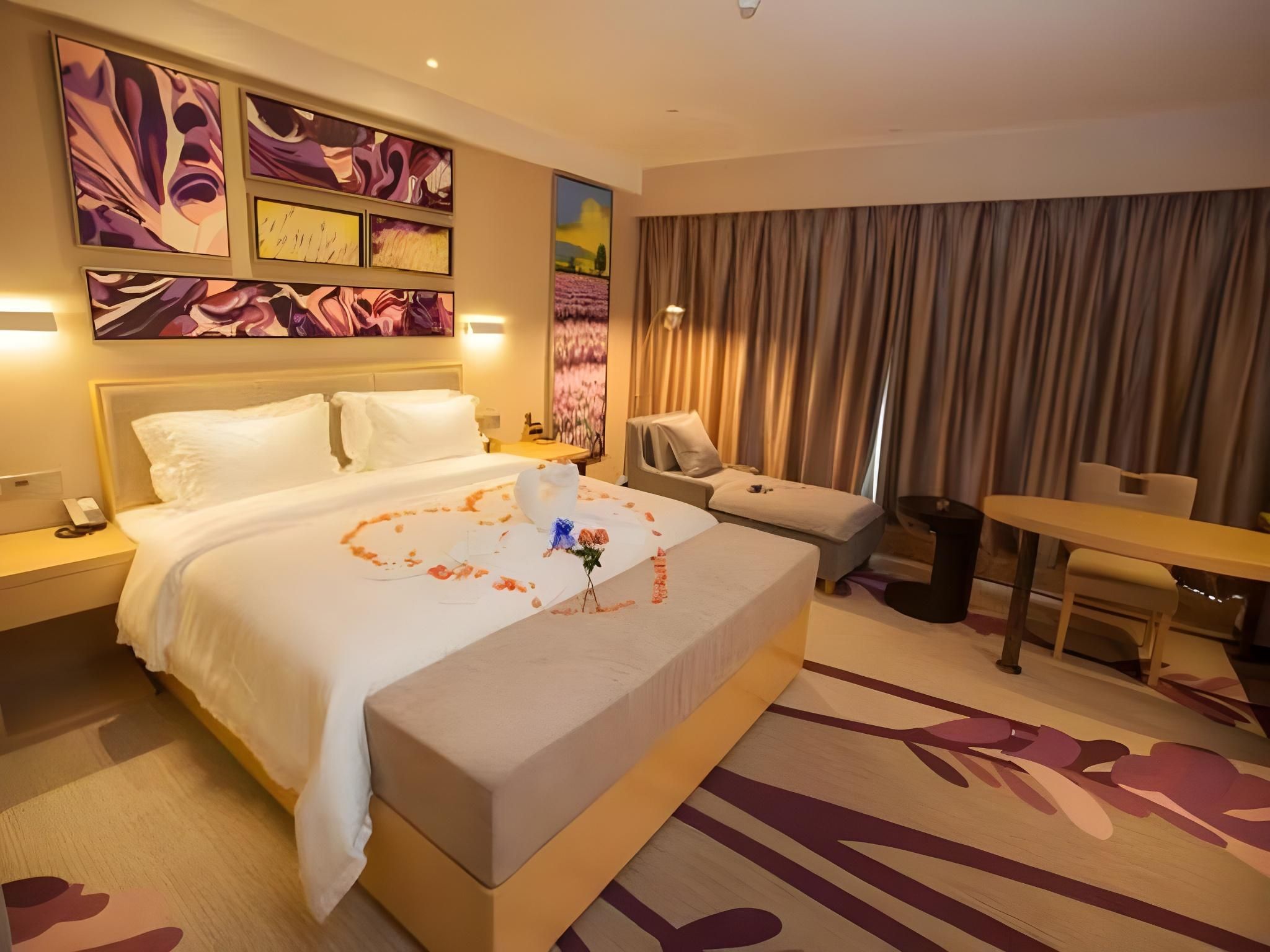 Business Queen Room