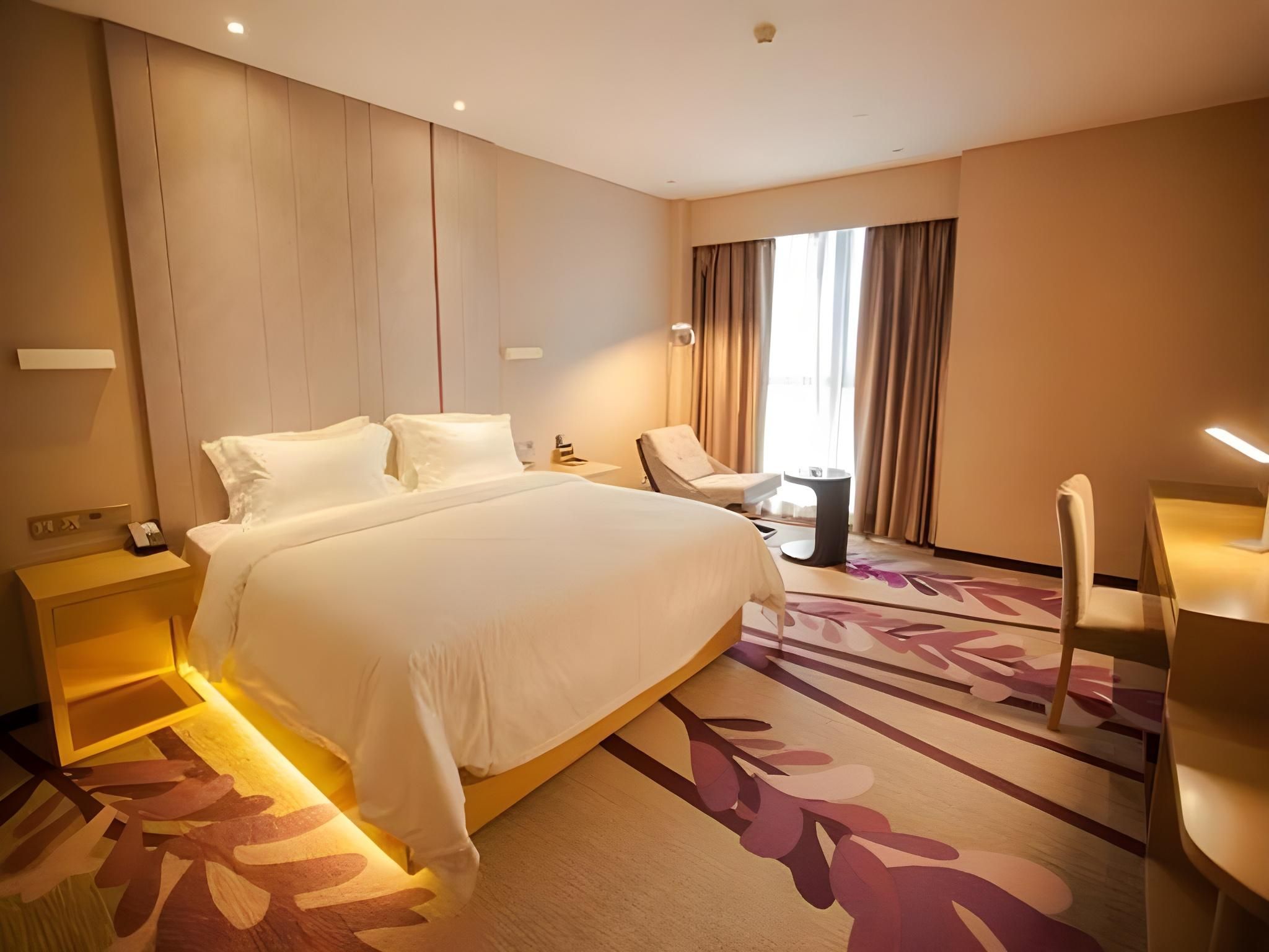 Business Queen Room