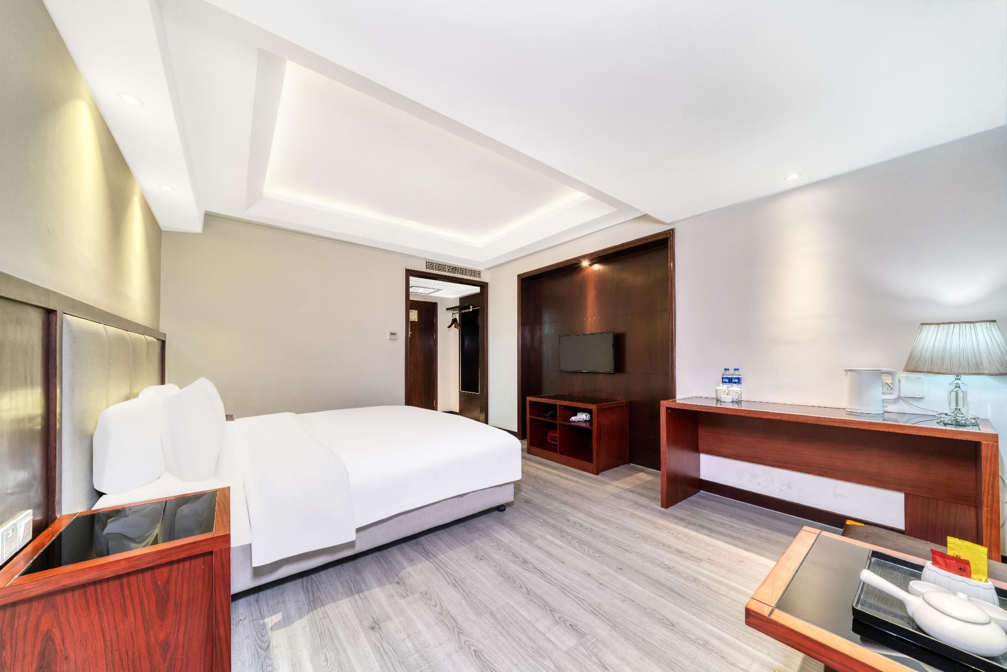 Business Queen Bed Room