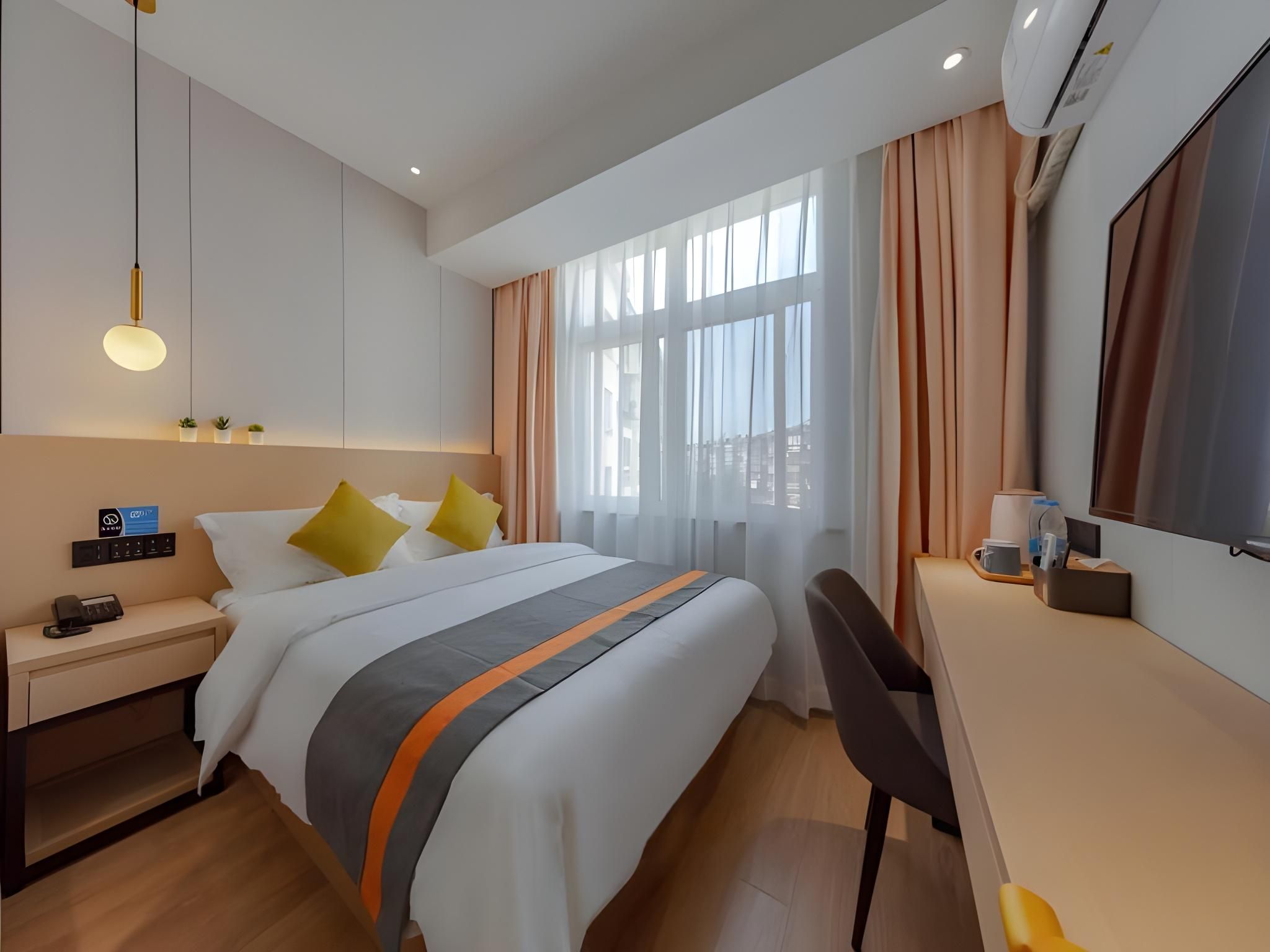 Business Queen Room