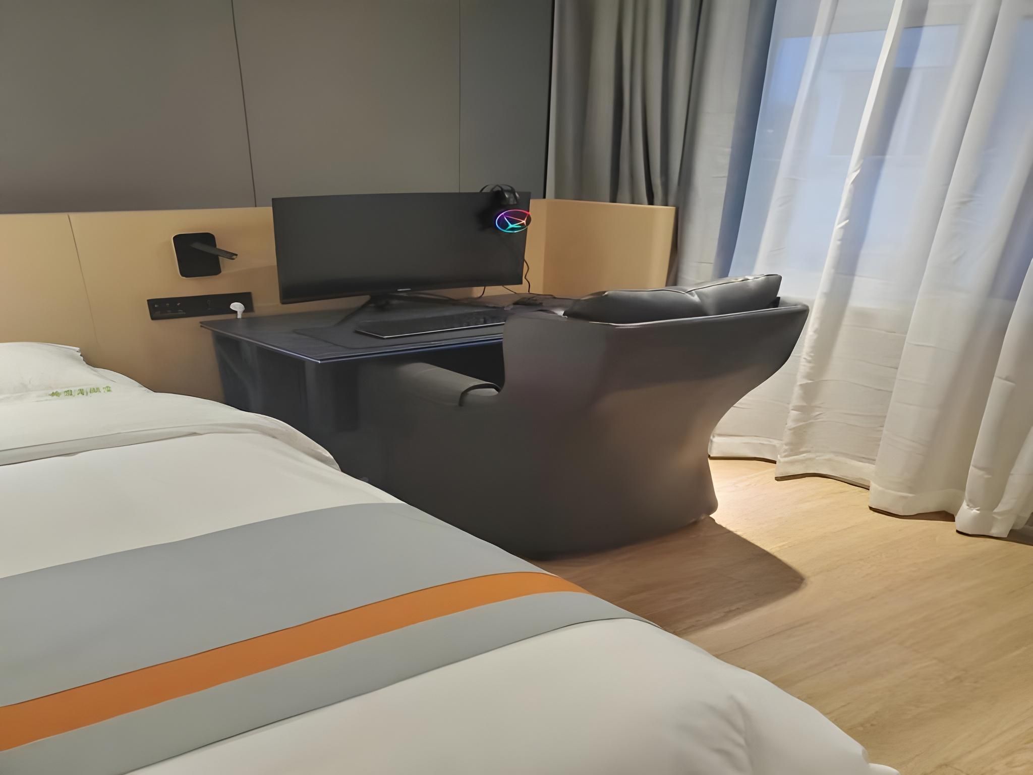 GTI - 1 Bed Room, Electronic Sports, 1 Computer