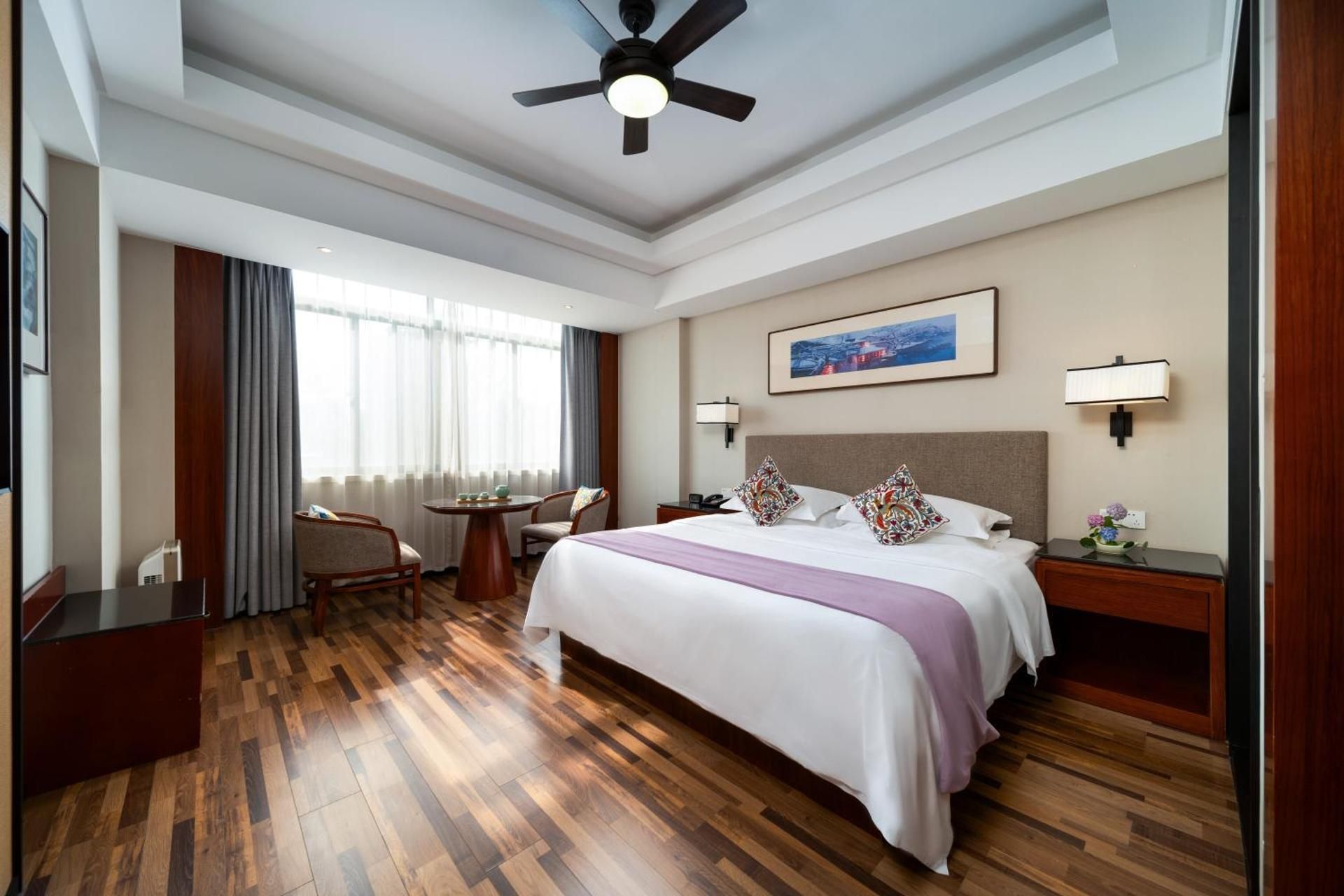Deluxe Queen Room