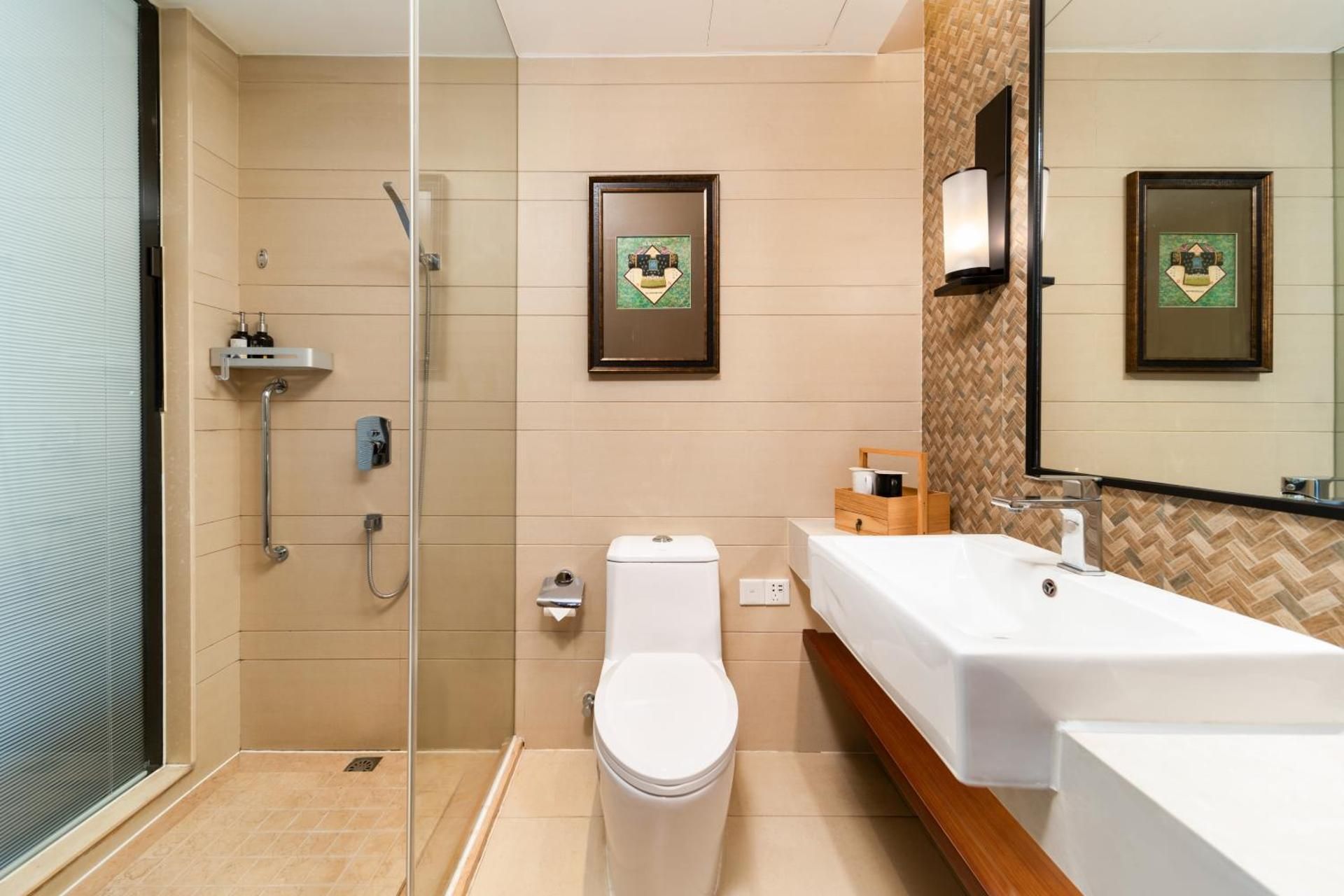 Deluxe Queen Room