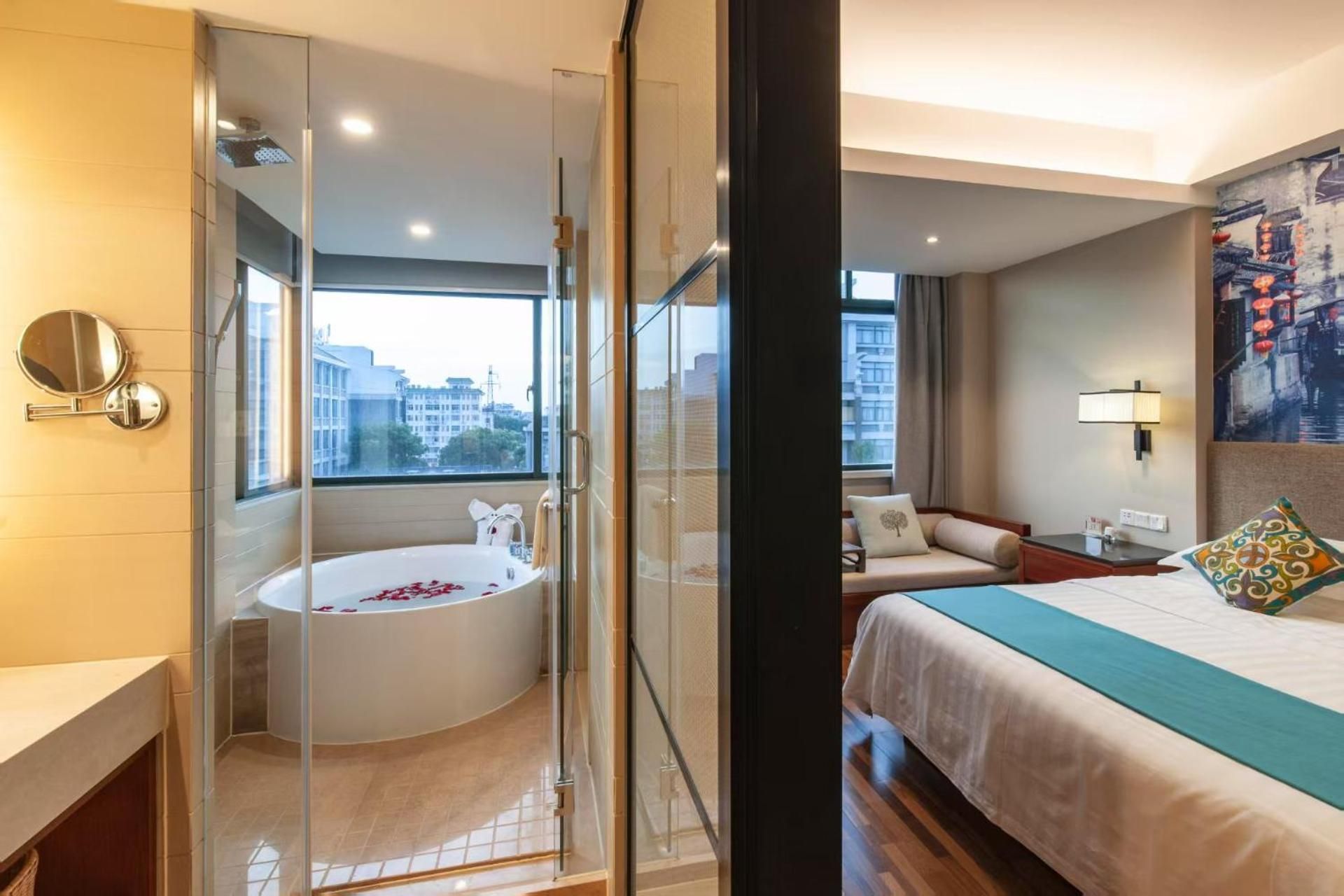 Queen Room with Garden View