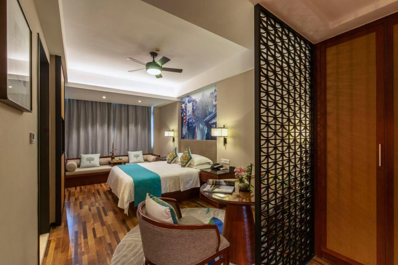 Business King Room
