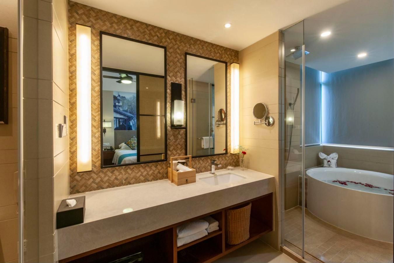 Business King Room