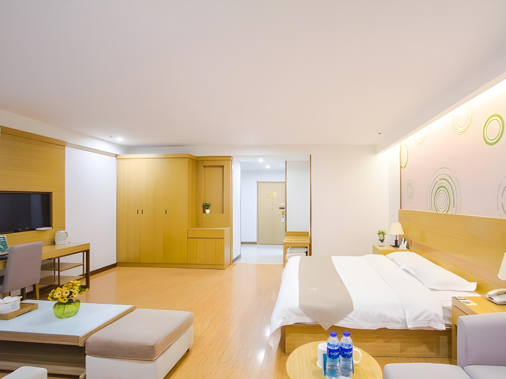 Green Tree Inn Jiaxing Xincheng Town Jiayuan Center Plaza GTI - Superior Suite, Full View French Window 3