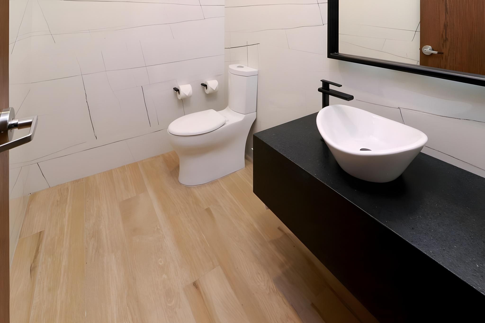 1 King Bed Standard with Balcony