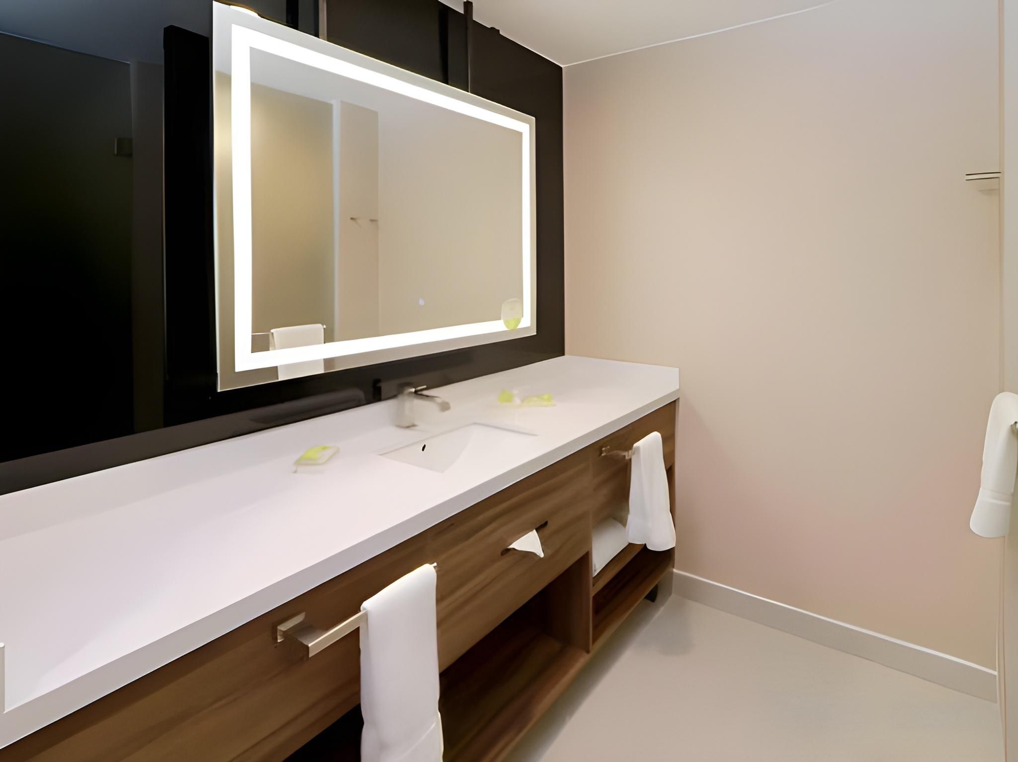 Premium Queen Room with Two Queen Beds and Balcony