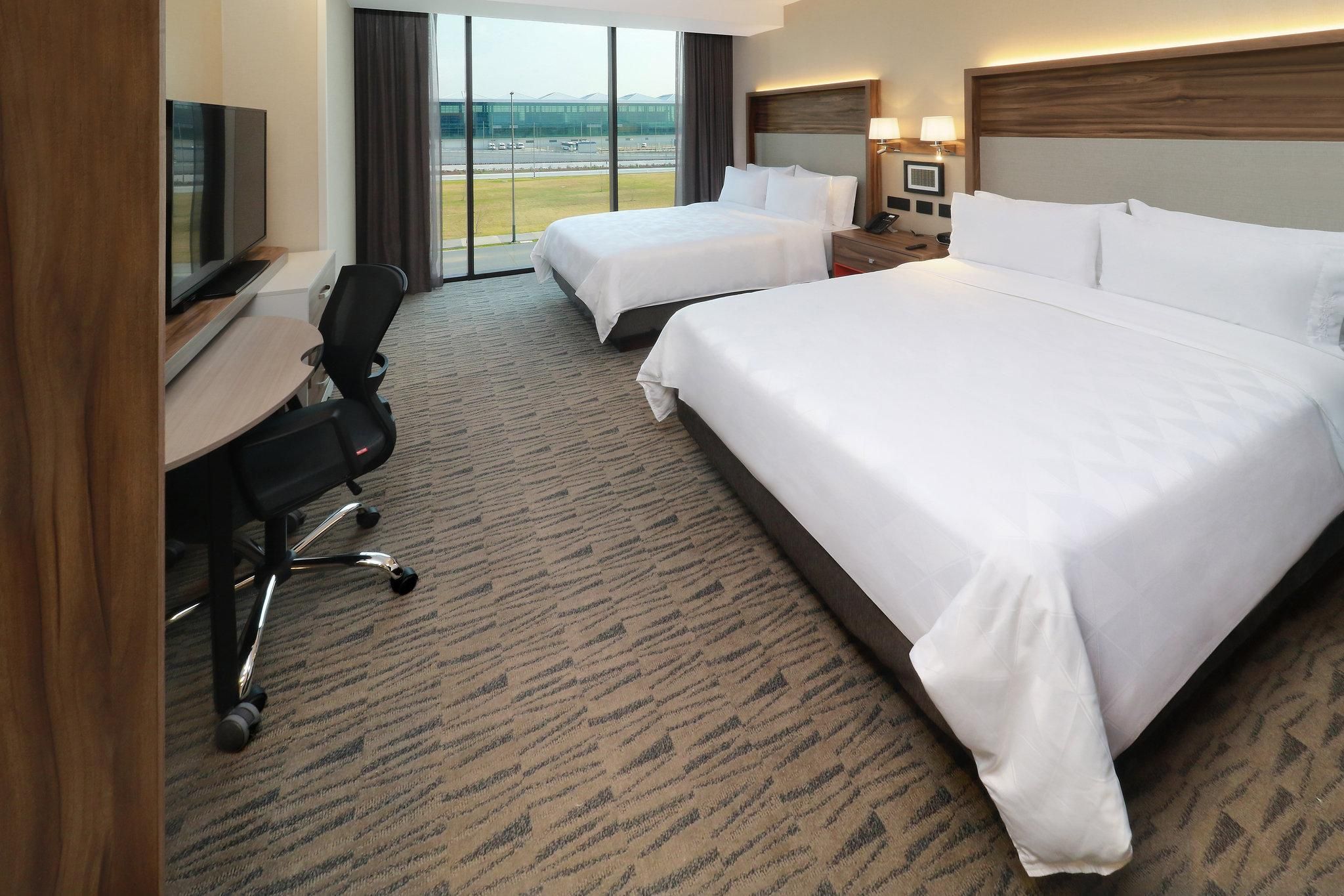 2 Queen Beds Standard