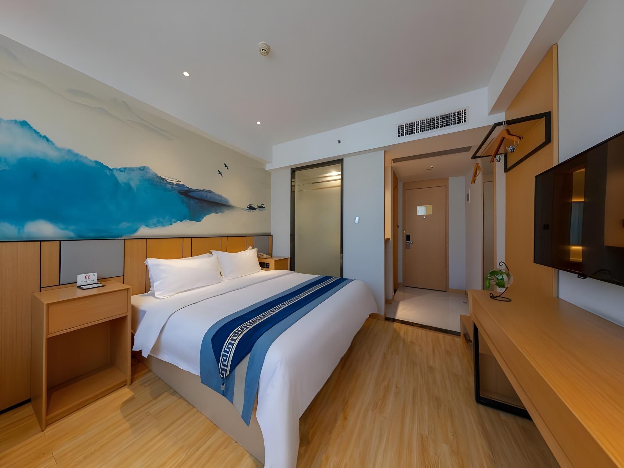 Queen Room with View