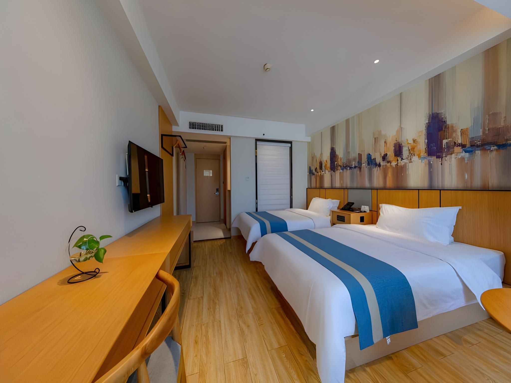 Twin Room with View