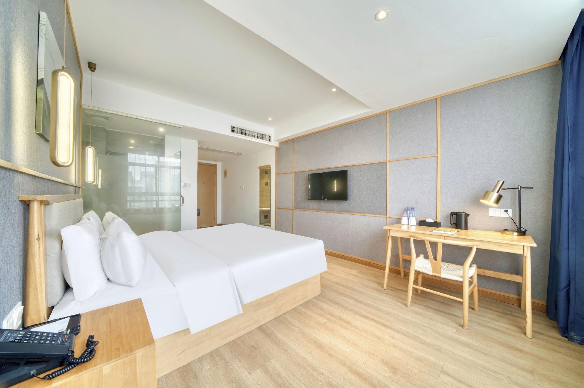 Double Room with Bathtub