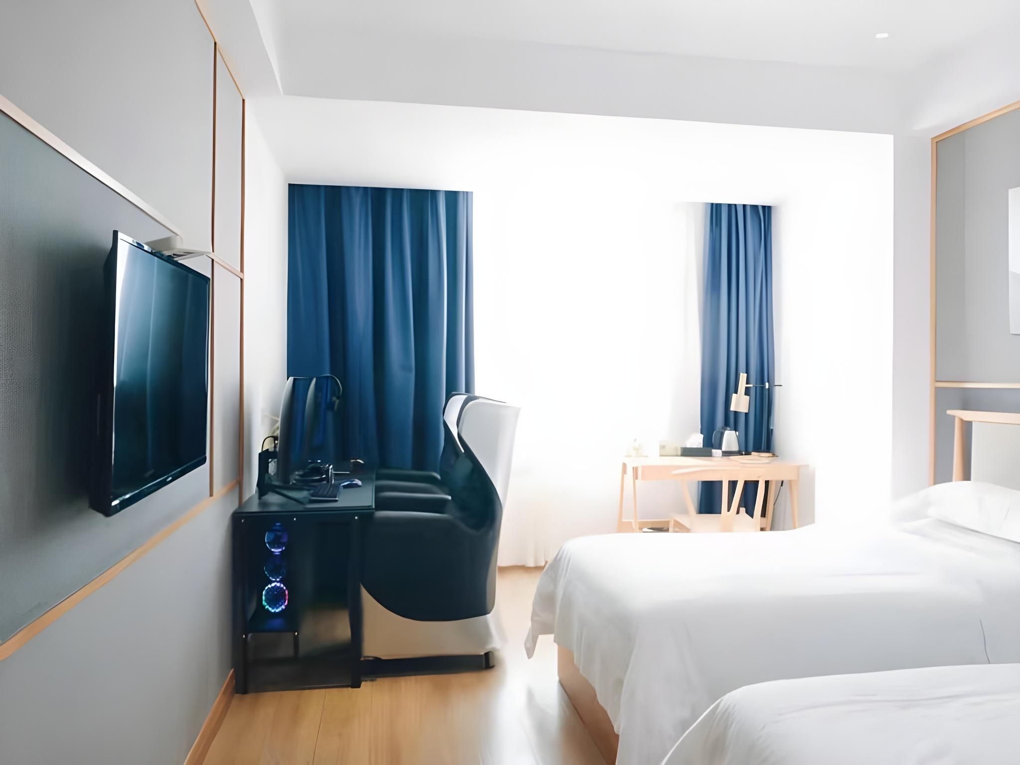 GTI - Twin Room, Electronic Sports