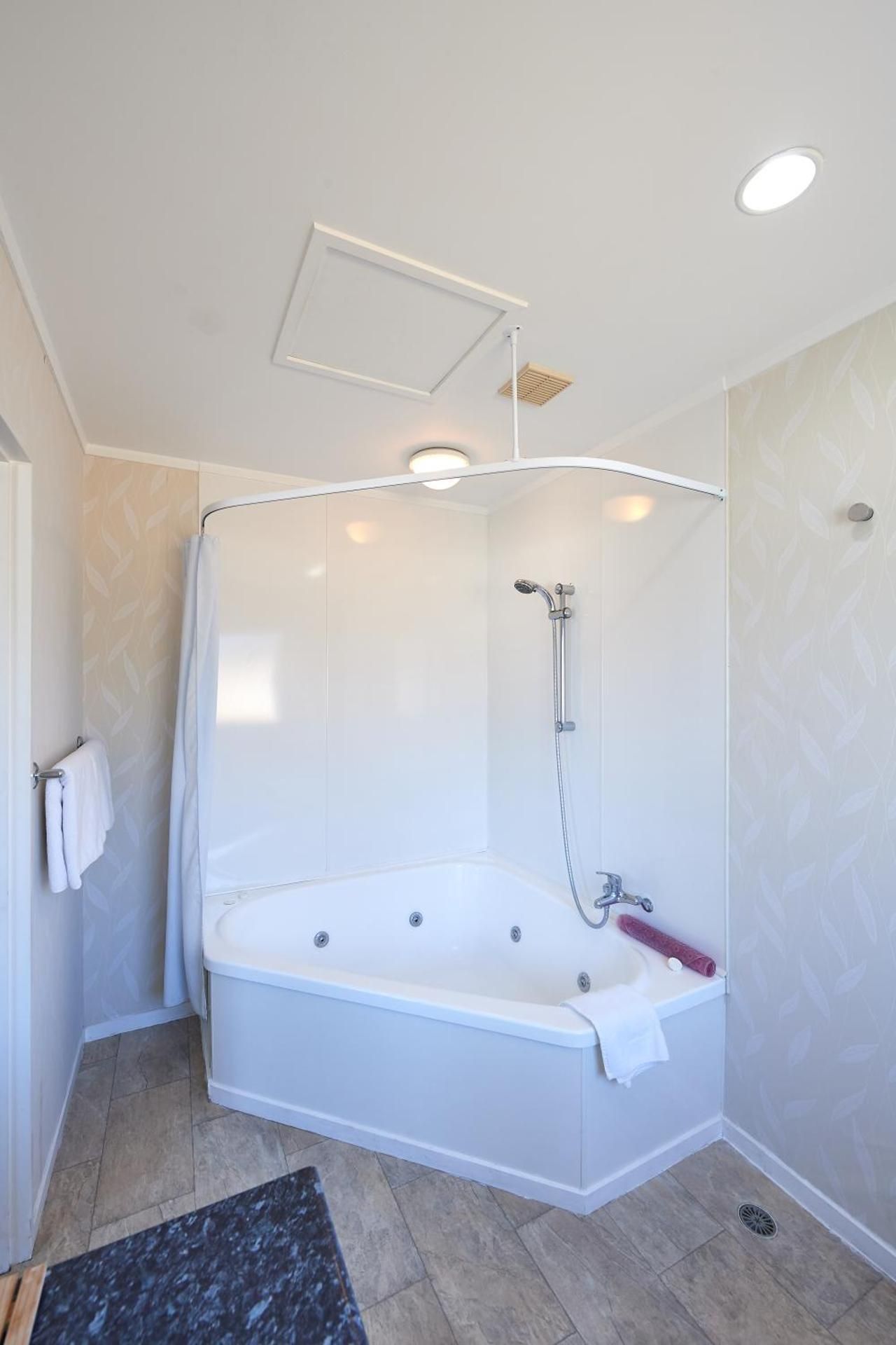 Studio with Bath