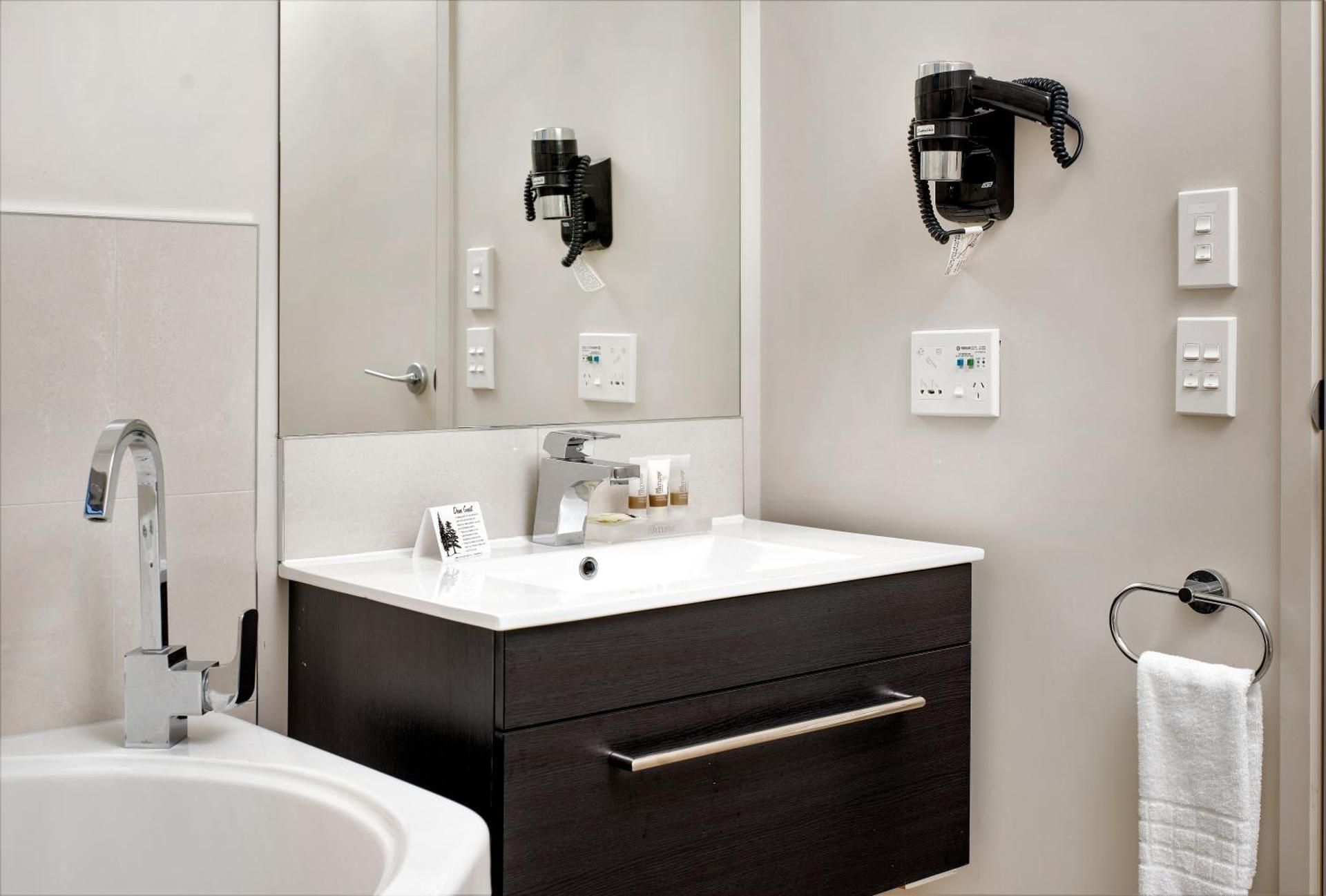 Two-Bedroom Apartment with Spa Bath