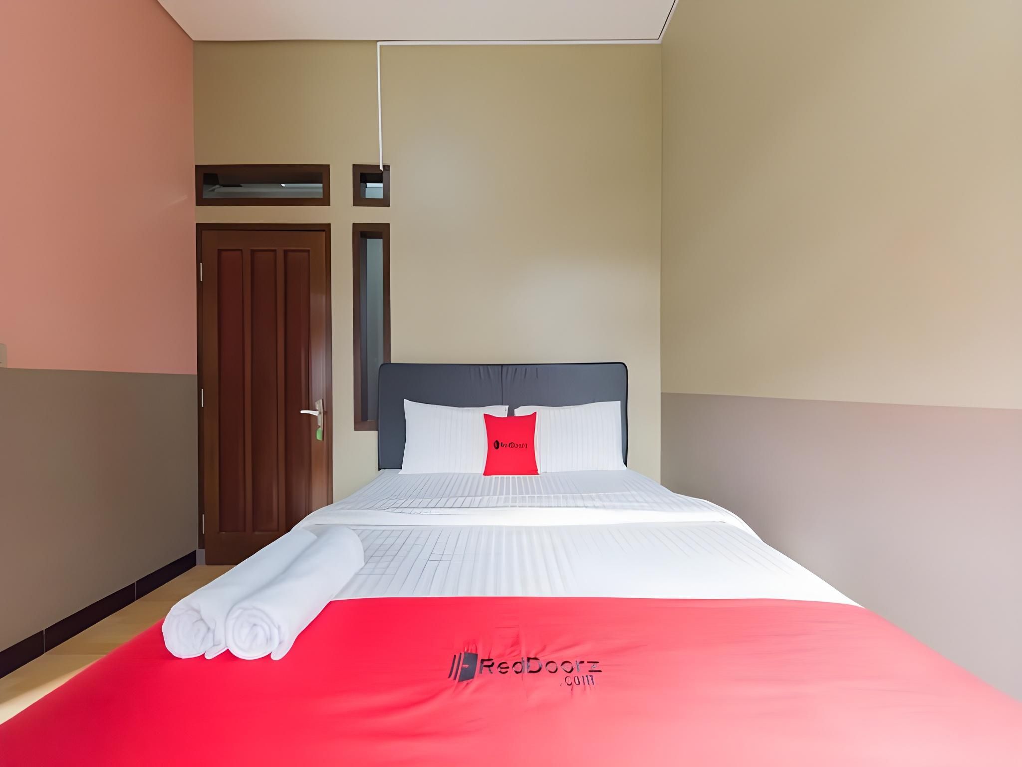 RedDoorz Room