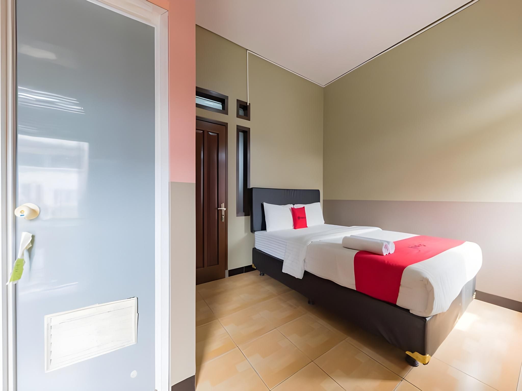 RedDoorz Room