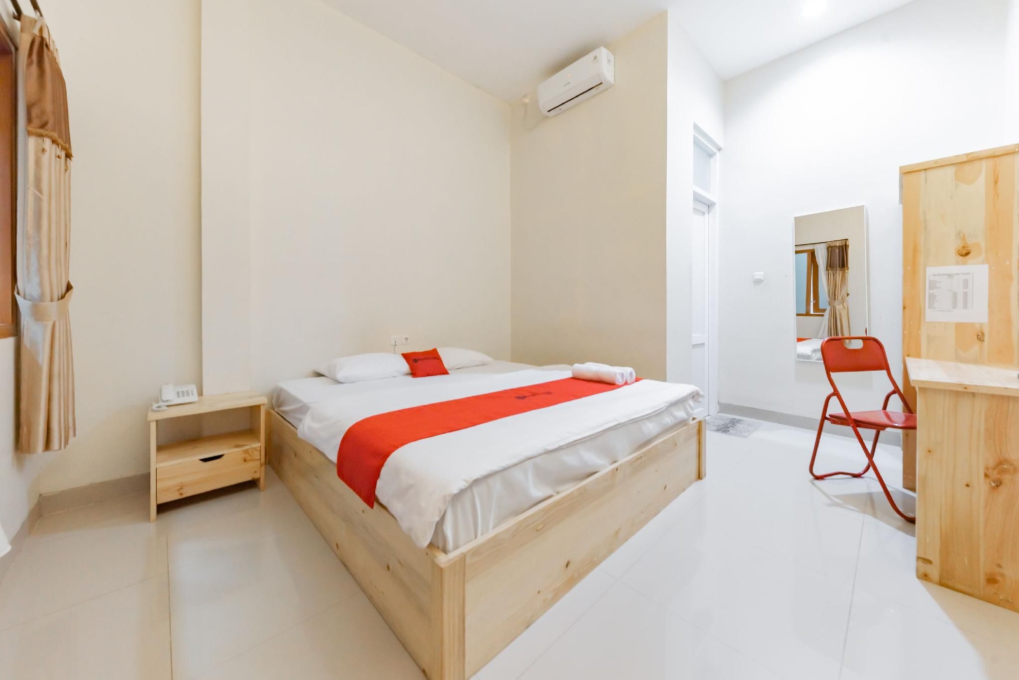RedDoorz Room