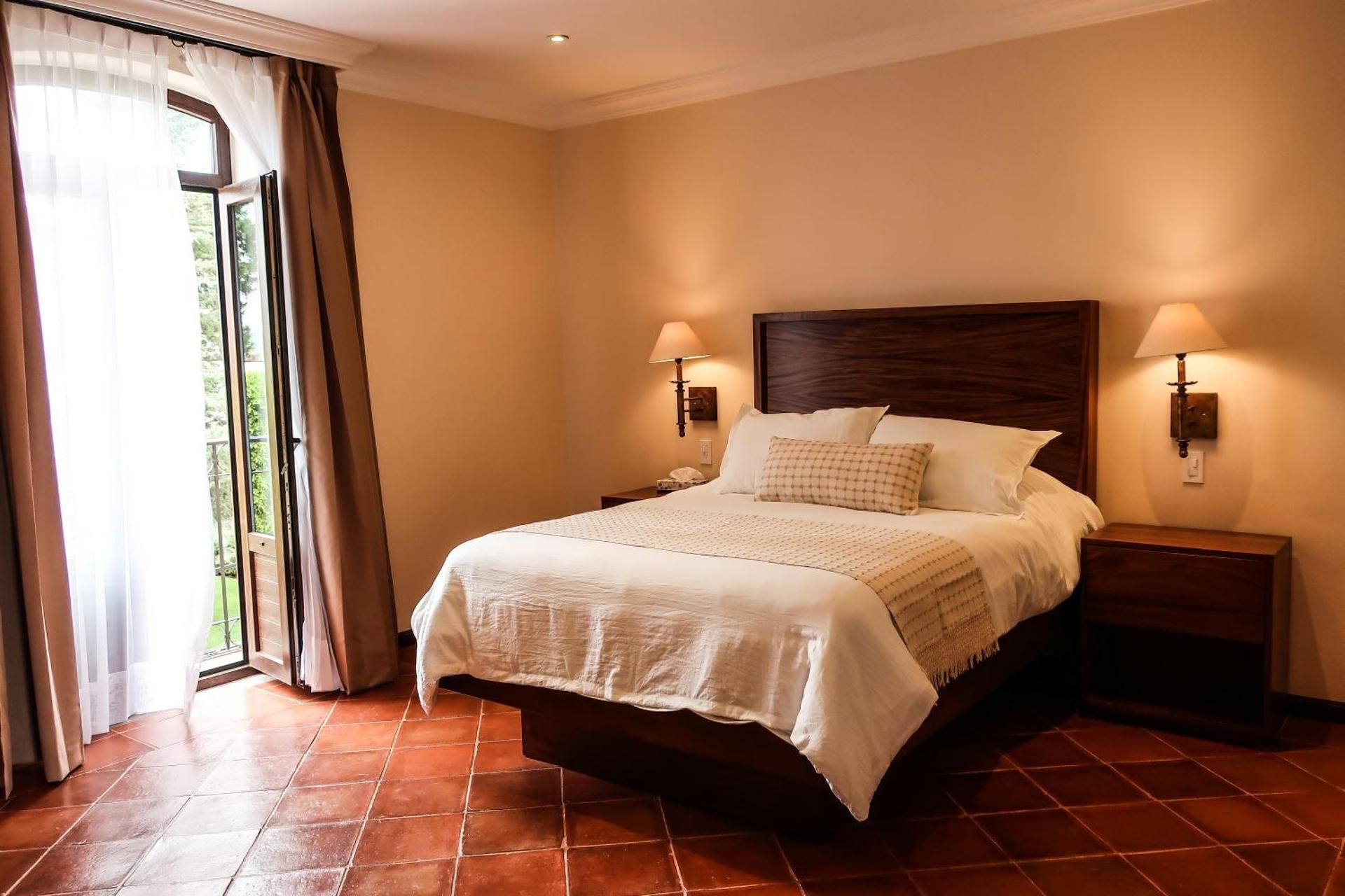Queen Room with Garden View
