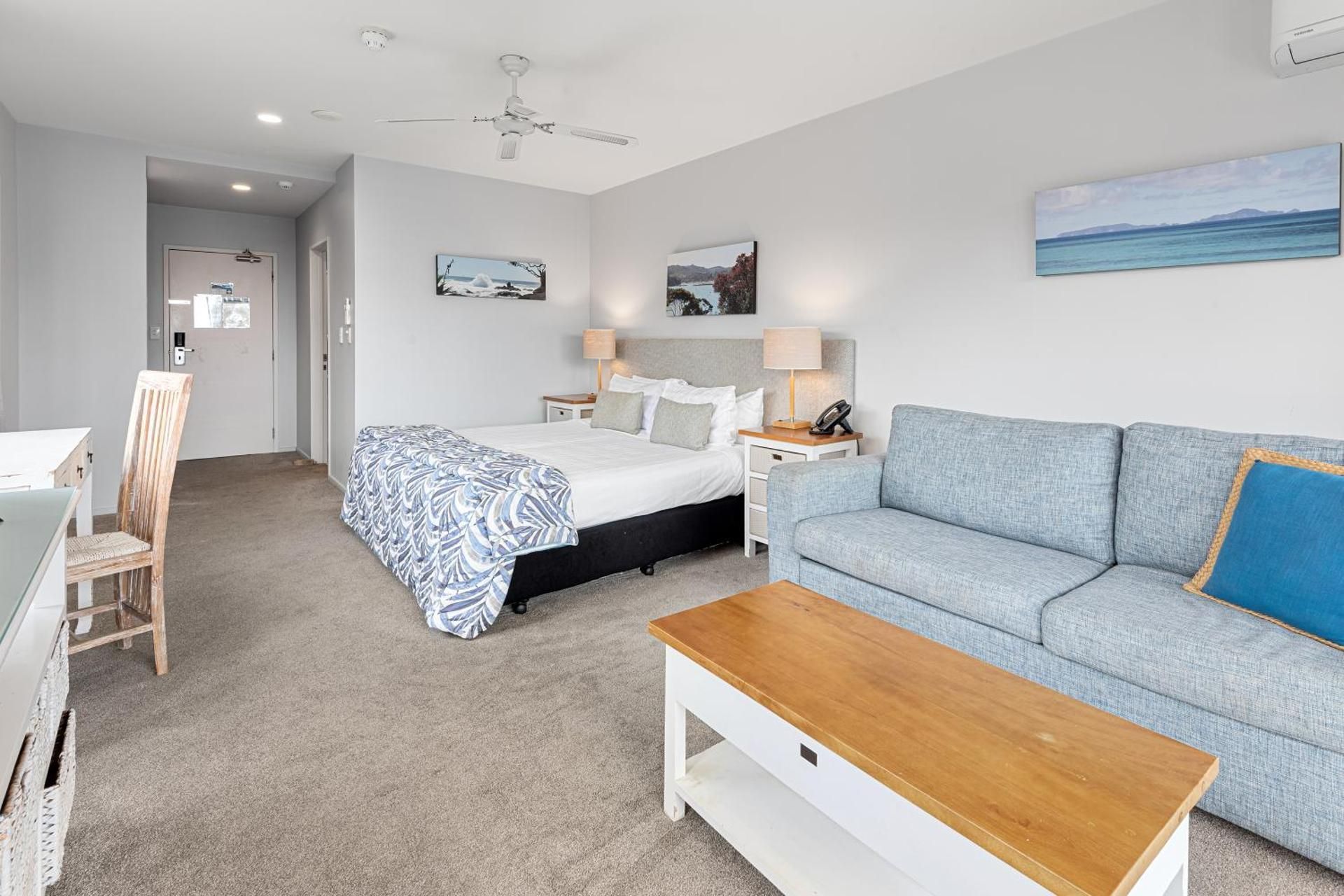 Quality Hotel Oceans Tutukaka Deluxe King Room with Balcony - Non Smoking 2