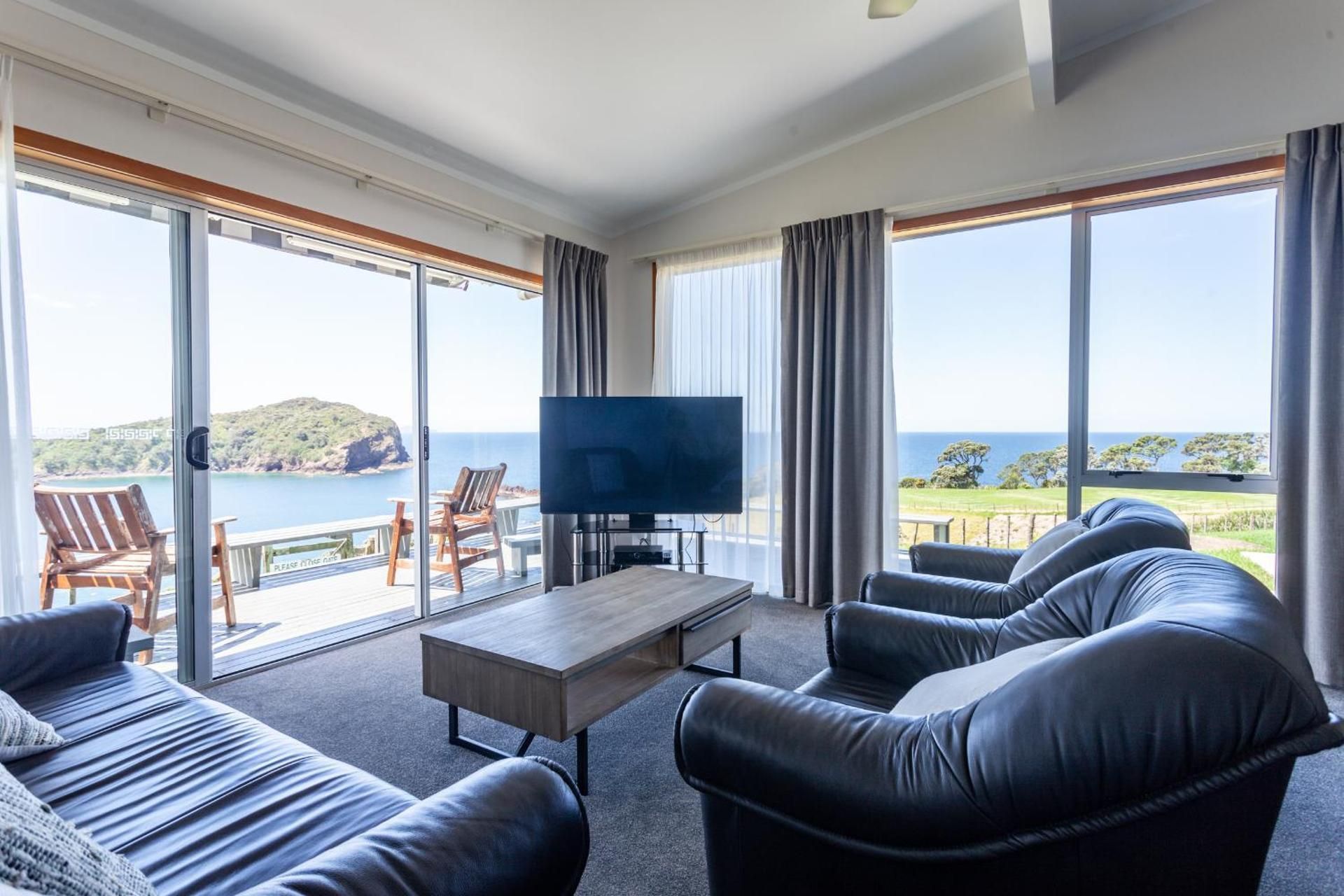 3-Bedroom Supreme Ocean View Apartment