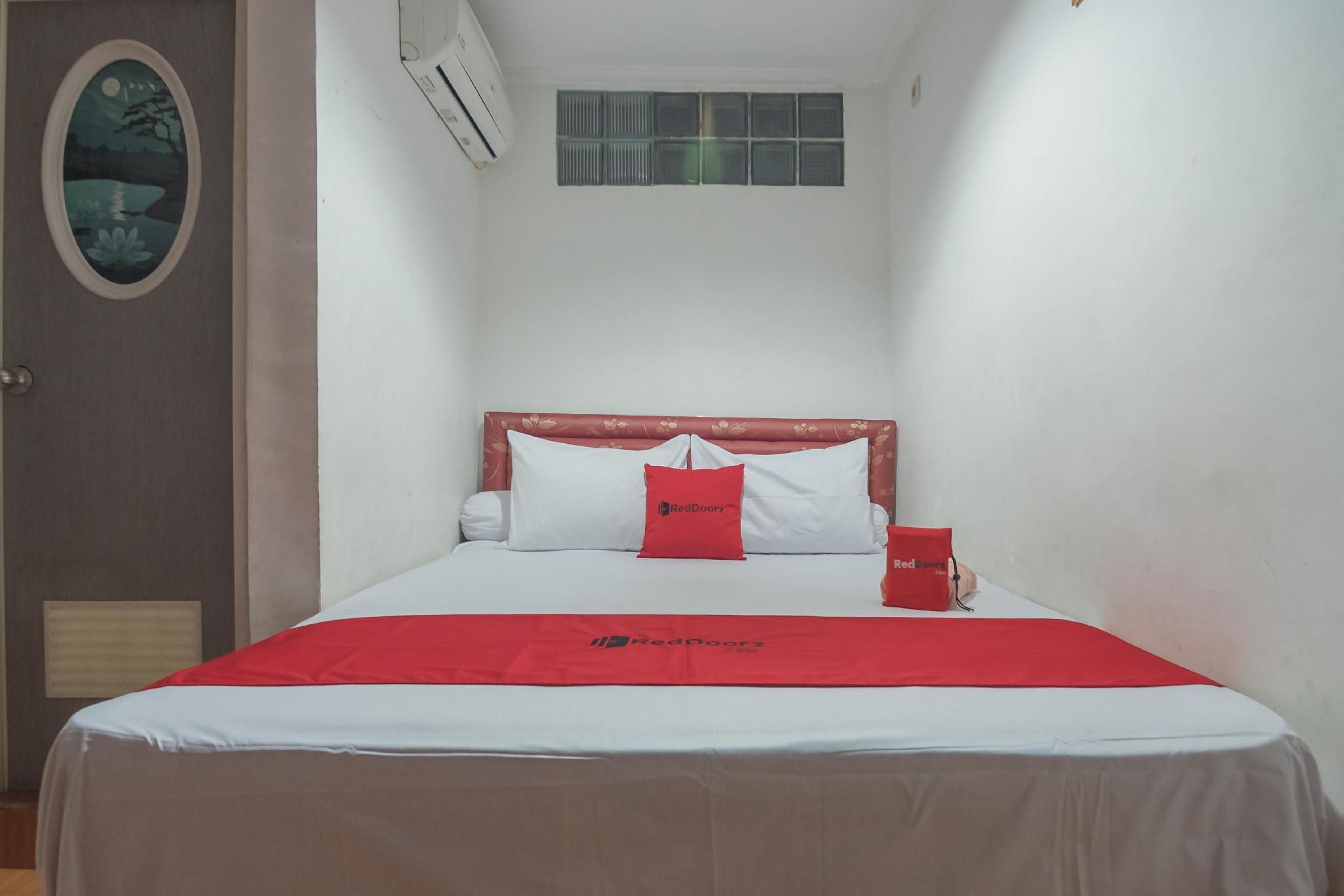 RedDoorz Room