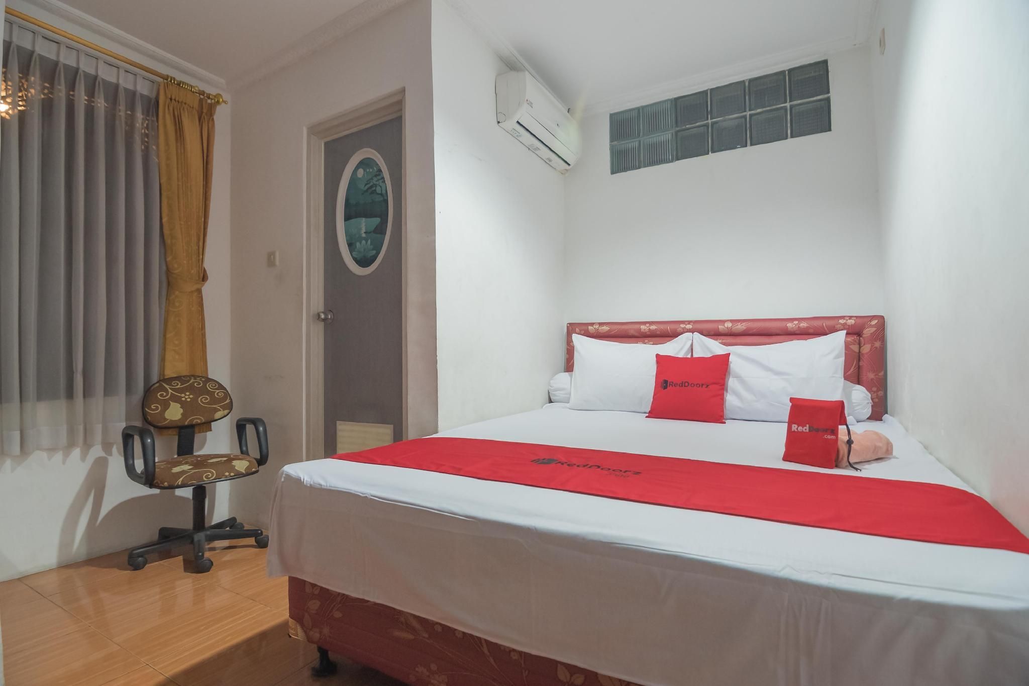 RedDoorz Room
