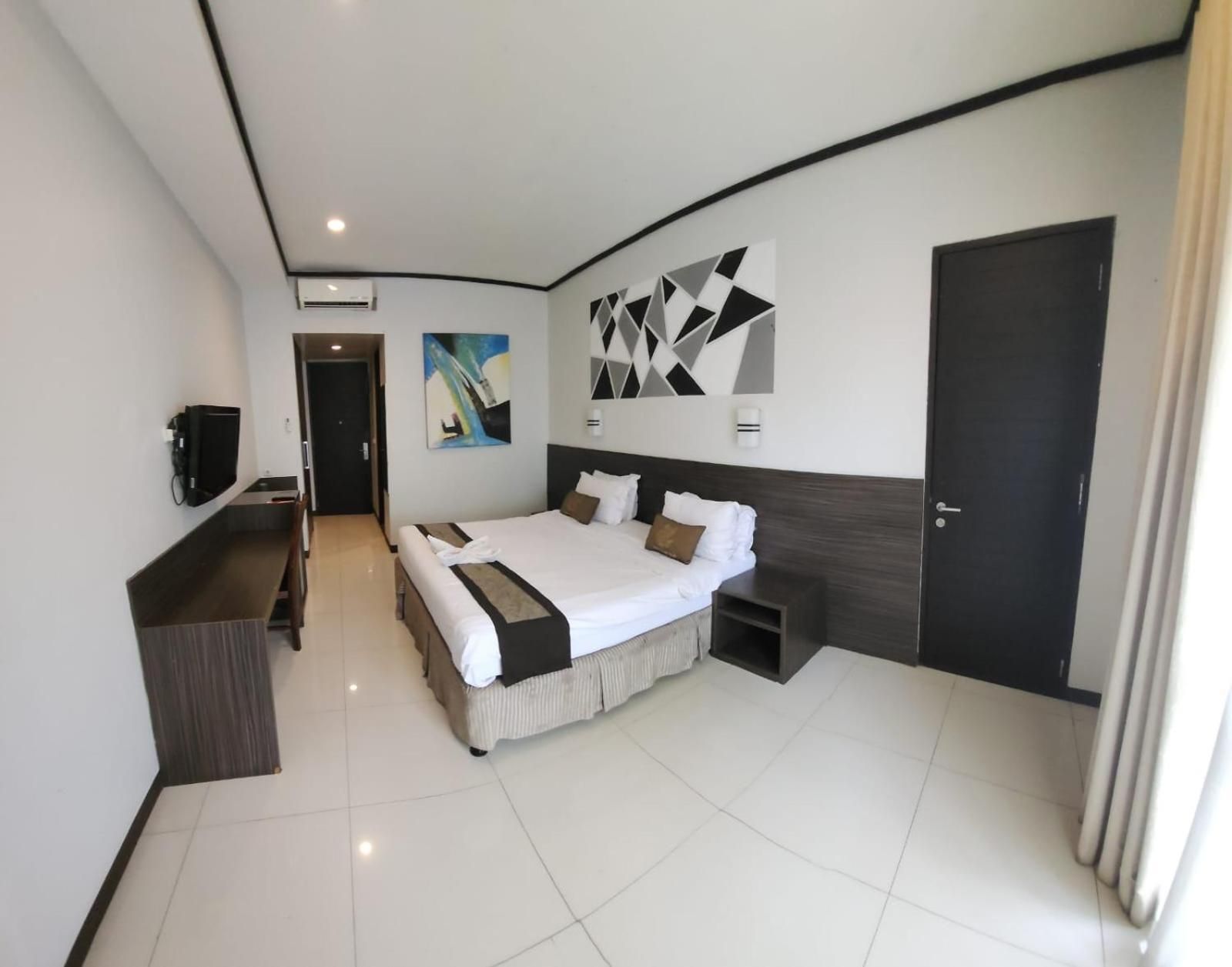 Deluxe King Bed