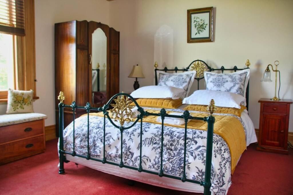 Deluxe Double Room (2 Adults + 1 Child)