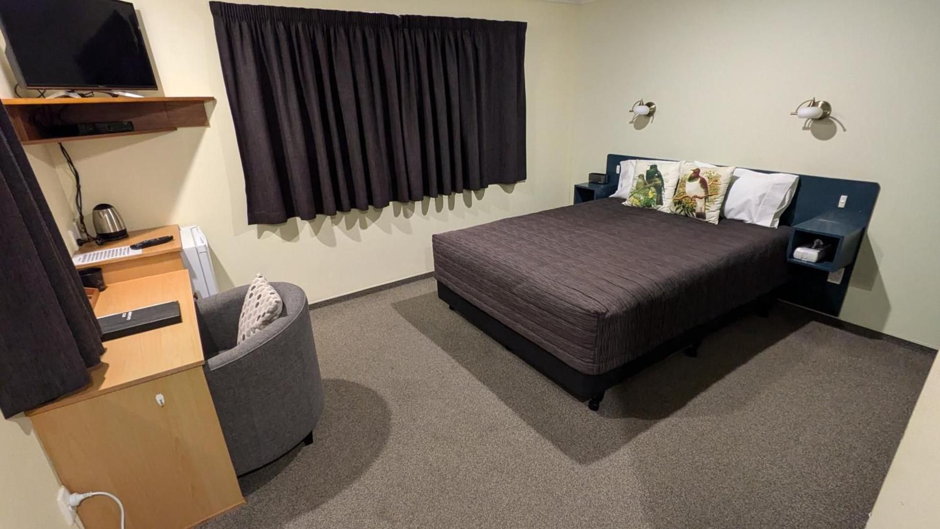 Queen Room (No Kitchen facility)